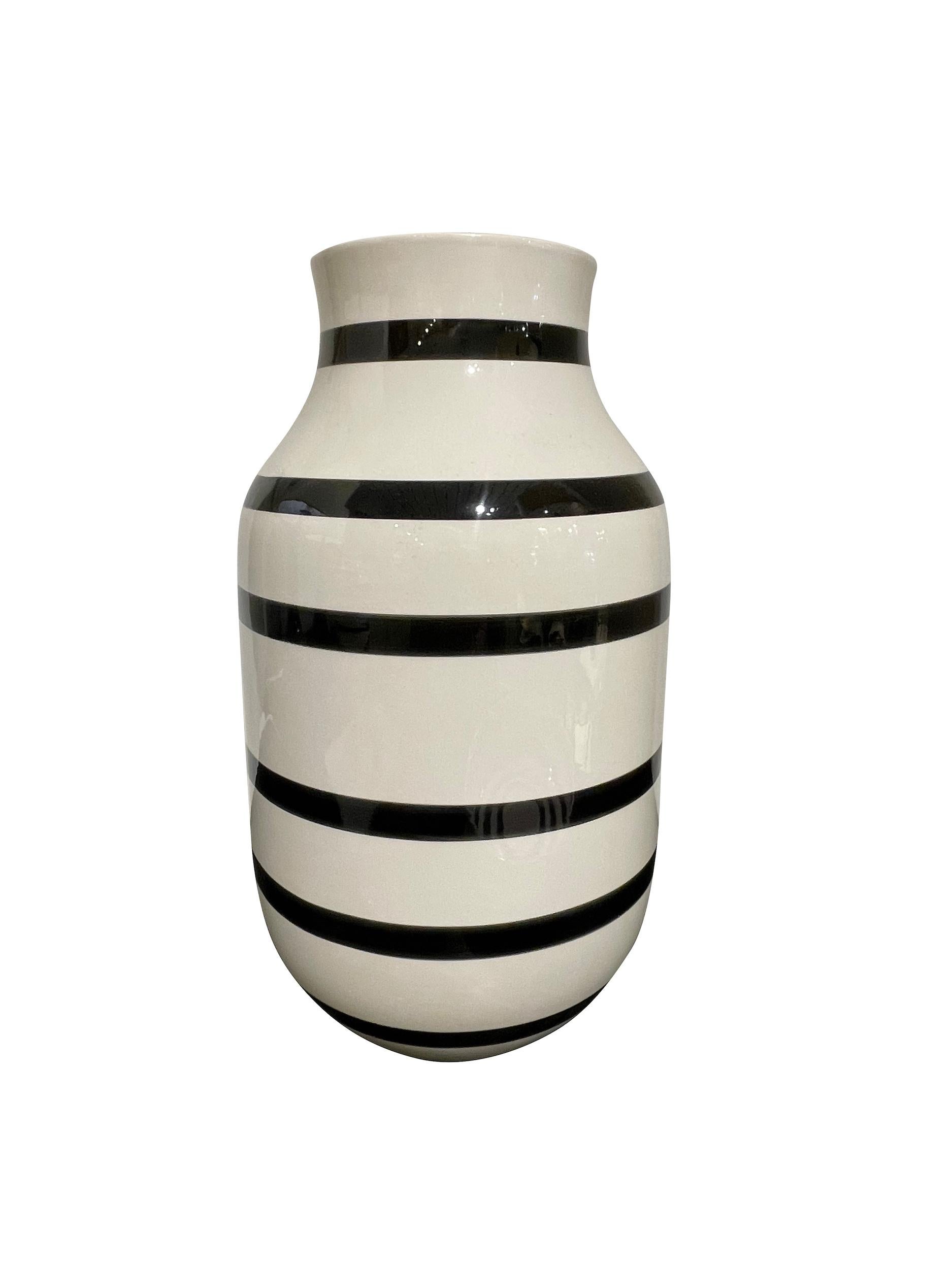 Mid century Danish horizontal stripe vase.
Cream ground with black stripes.
Can hold water.
ARRIVING AUGUST