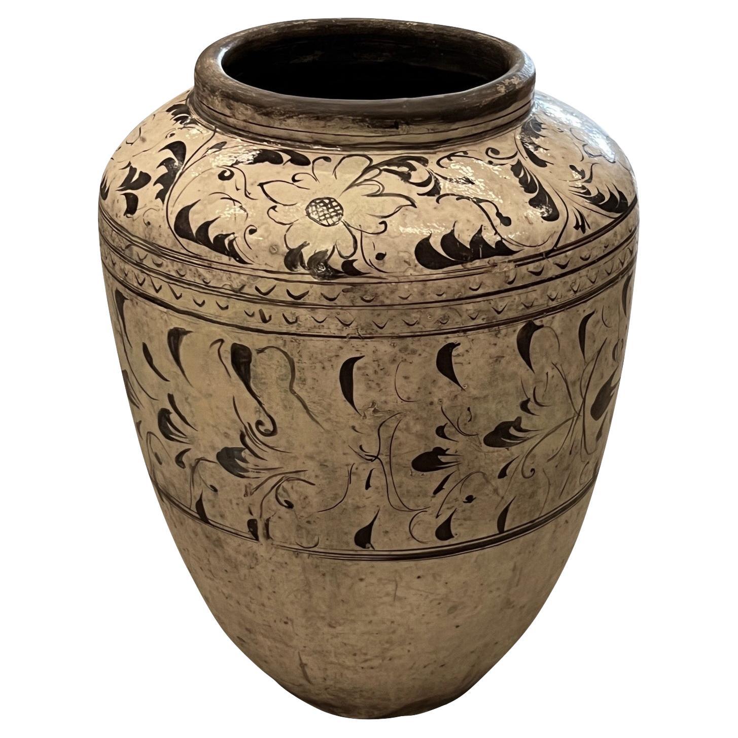 Grand vase à décor peint à la main en crème et brun foncé, Chine, XIXe siècle en vente