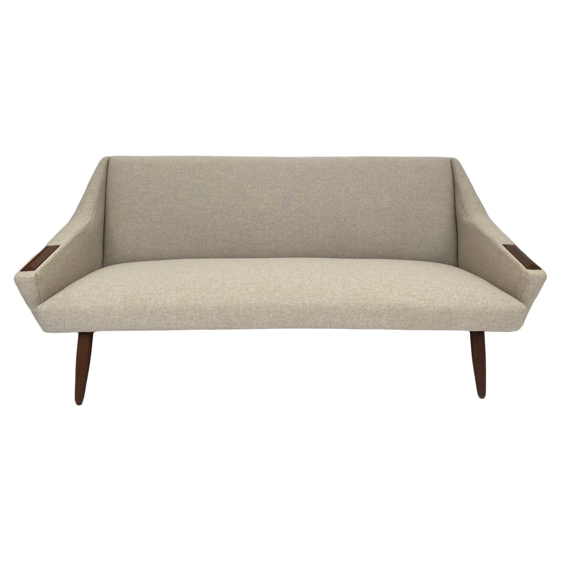 Creme Wolle 3-Sitzer Sofa mit Teakholz Pfoten Mid Century 1960s Dänisch