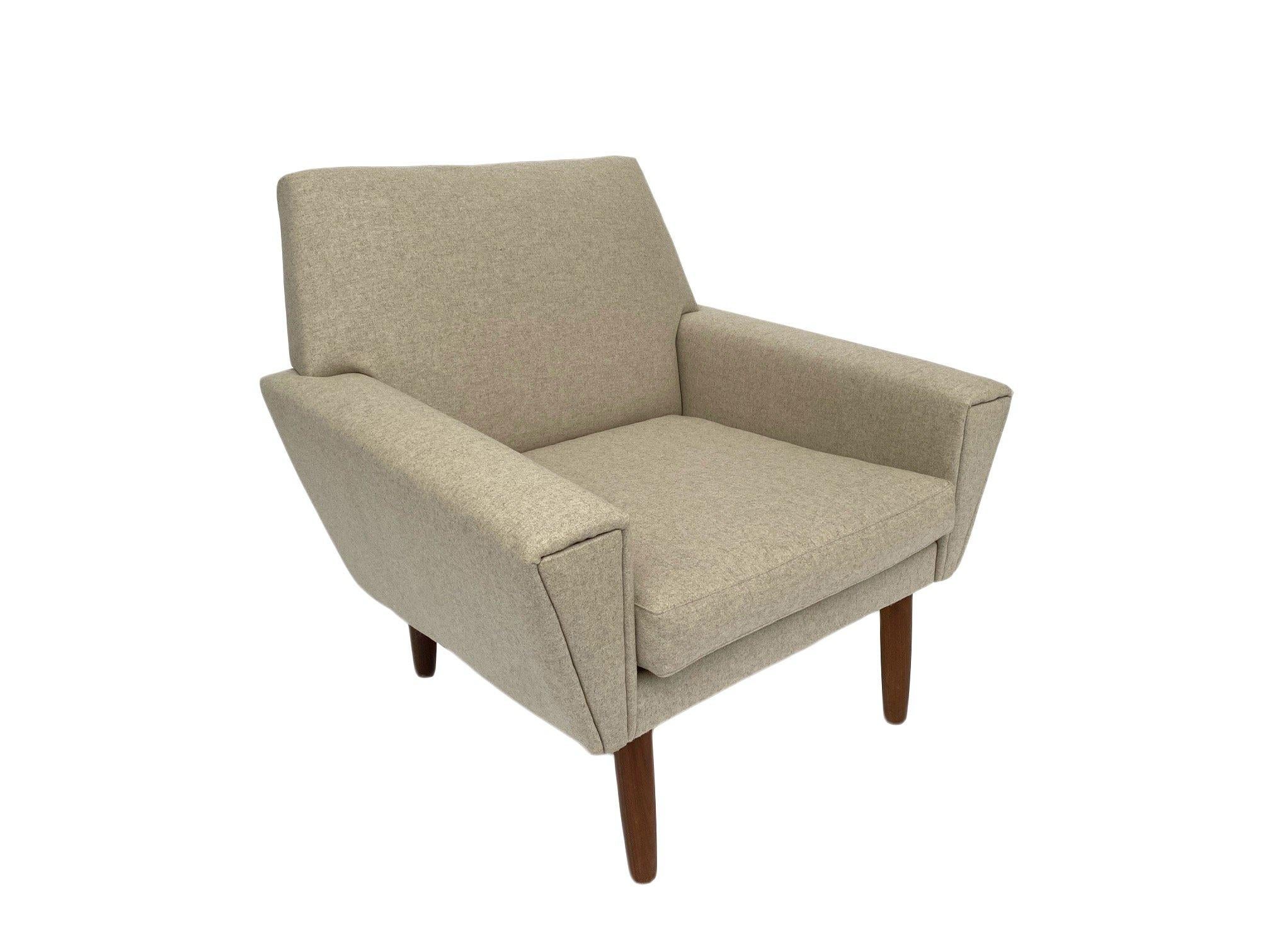 A beautiful Danish cream wool and teak armchair, this would make a stylish addition to any living or work area.

The chair has a wide seat and padded backrest for enhanced comfort. A striking piece of classic Scandinavian furniture.

The chair