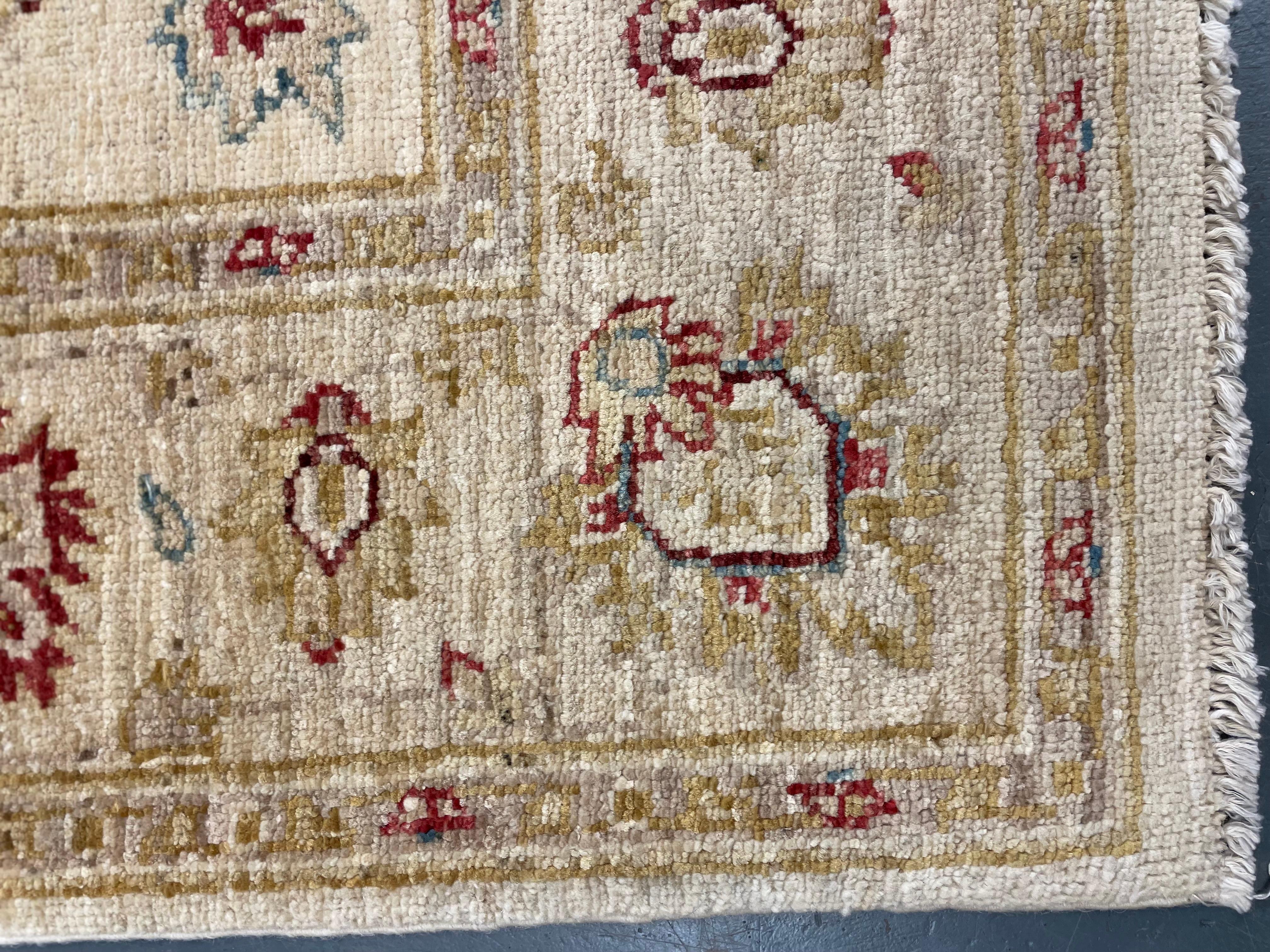 XXIe siècle et contemporain Tapis en laine crème, tapis floral tissé à la main, décor traditionnel 190x128cm en vente