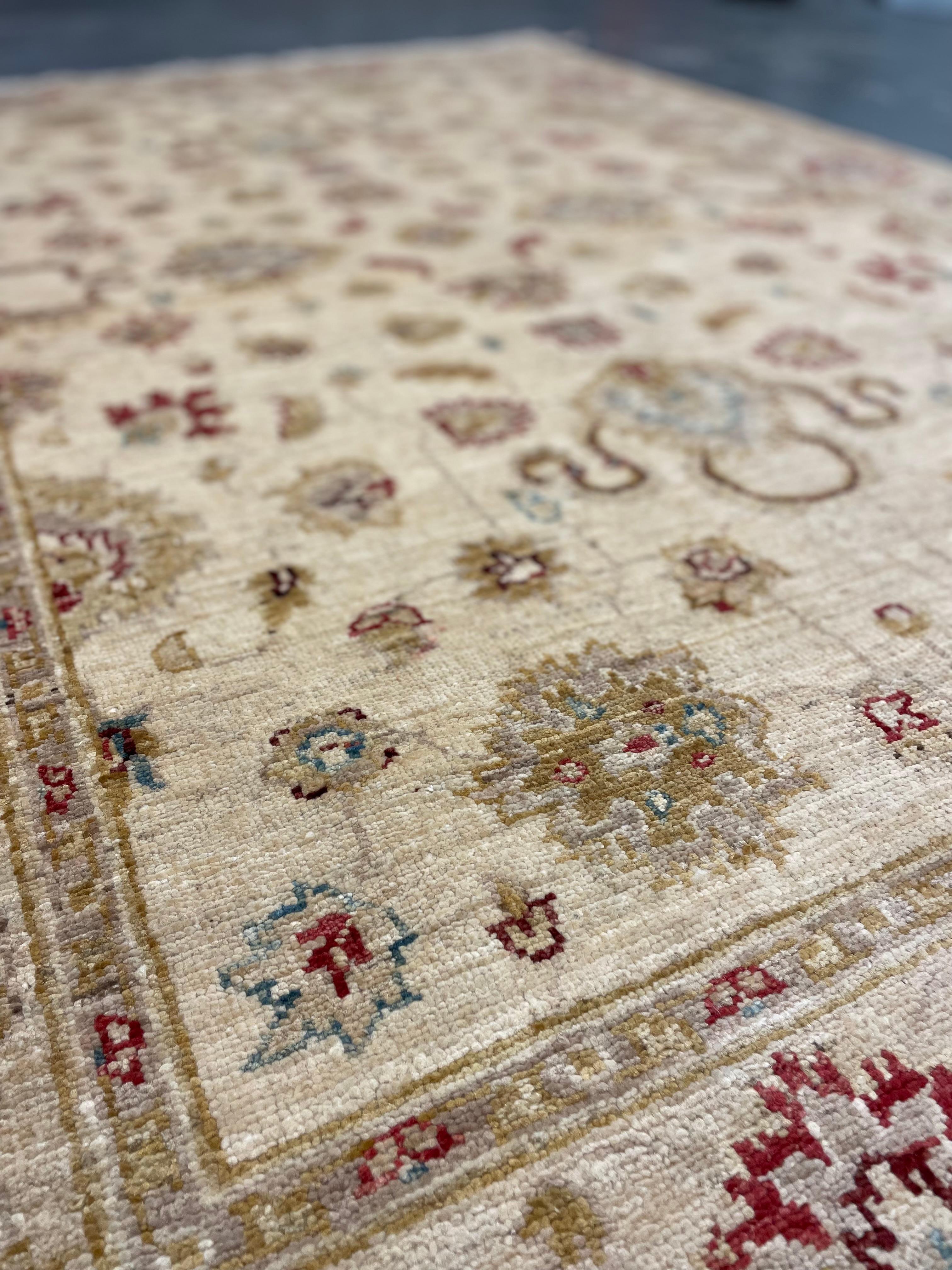 Laine Tapis en laine crème, tapis floral tissé à la main, décor traditionnel 190x128cm en vente