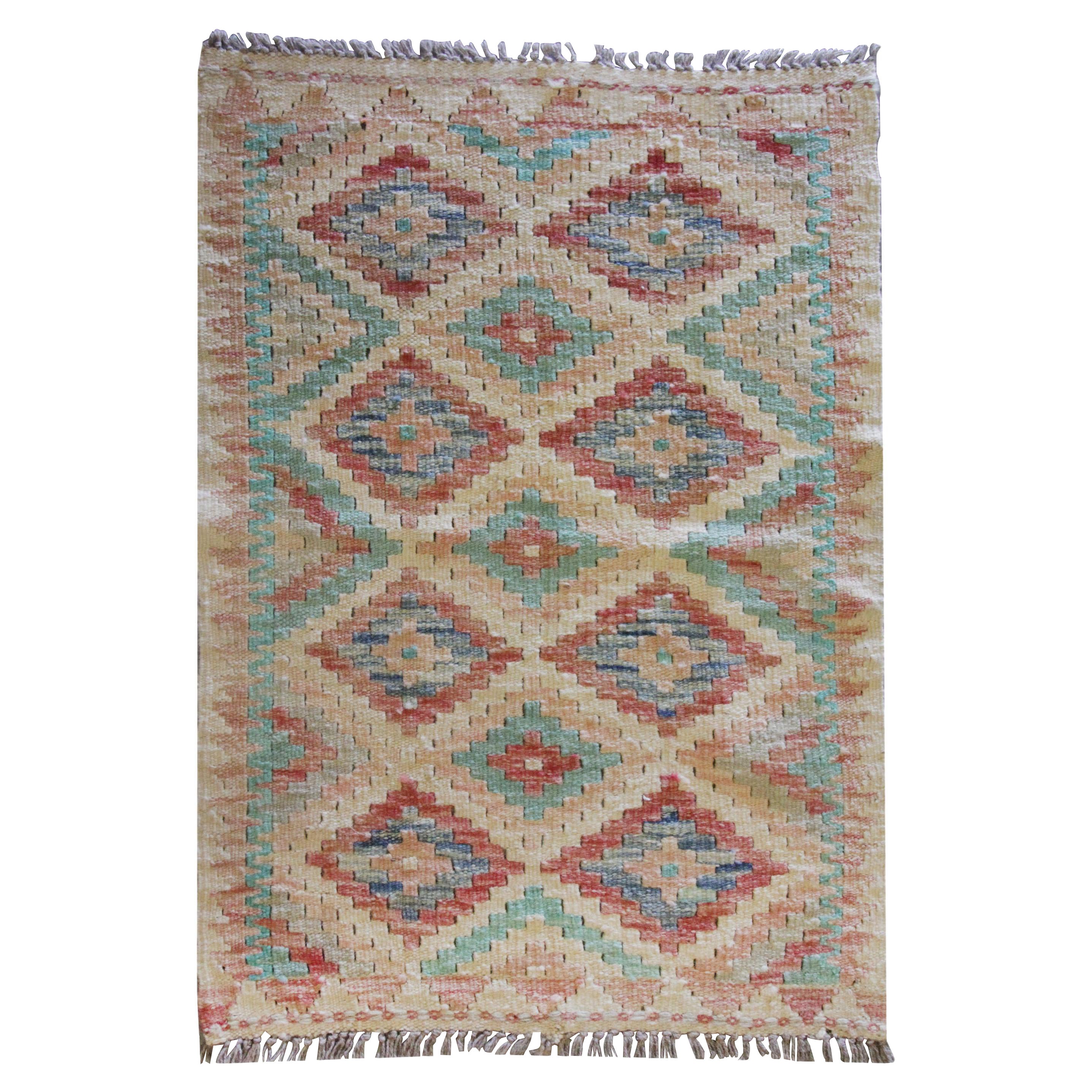 Cremefarbener moderner Kelim-Teppich, traditioneller Teppich, handgefertigt im Angebot