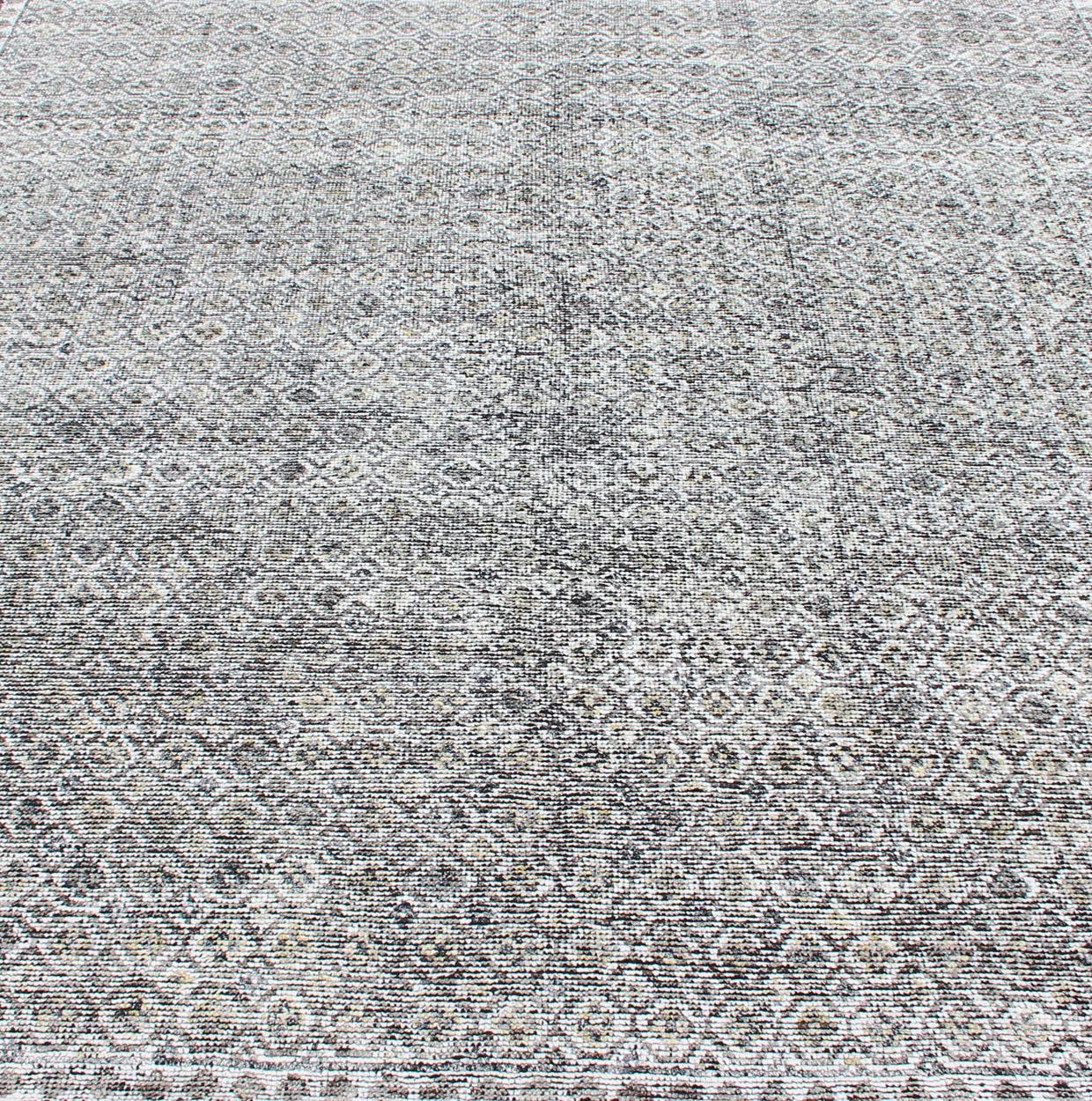 Tappeto moderno con effetto distressed color crema, avorio, panna e carbone In condizioni ottime in vendita a Atlanta, GA