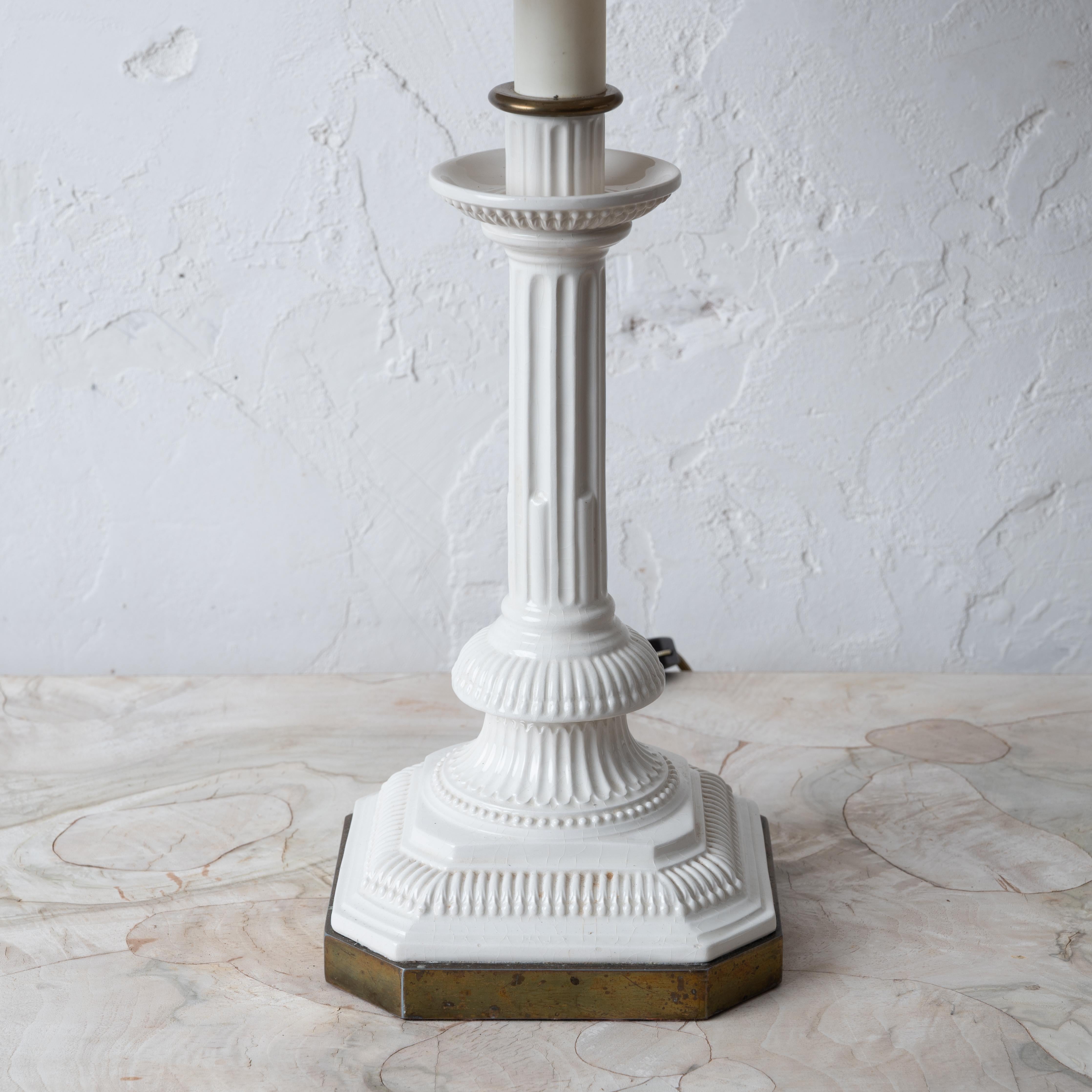 Lámpara de velas de columna Creamware en Bueno estado para la venta en Savannah, GA