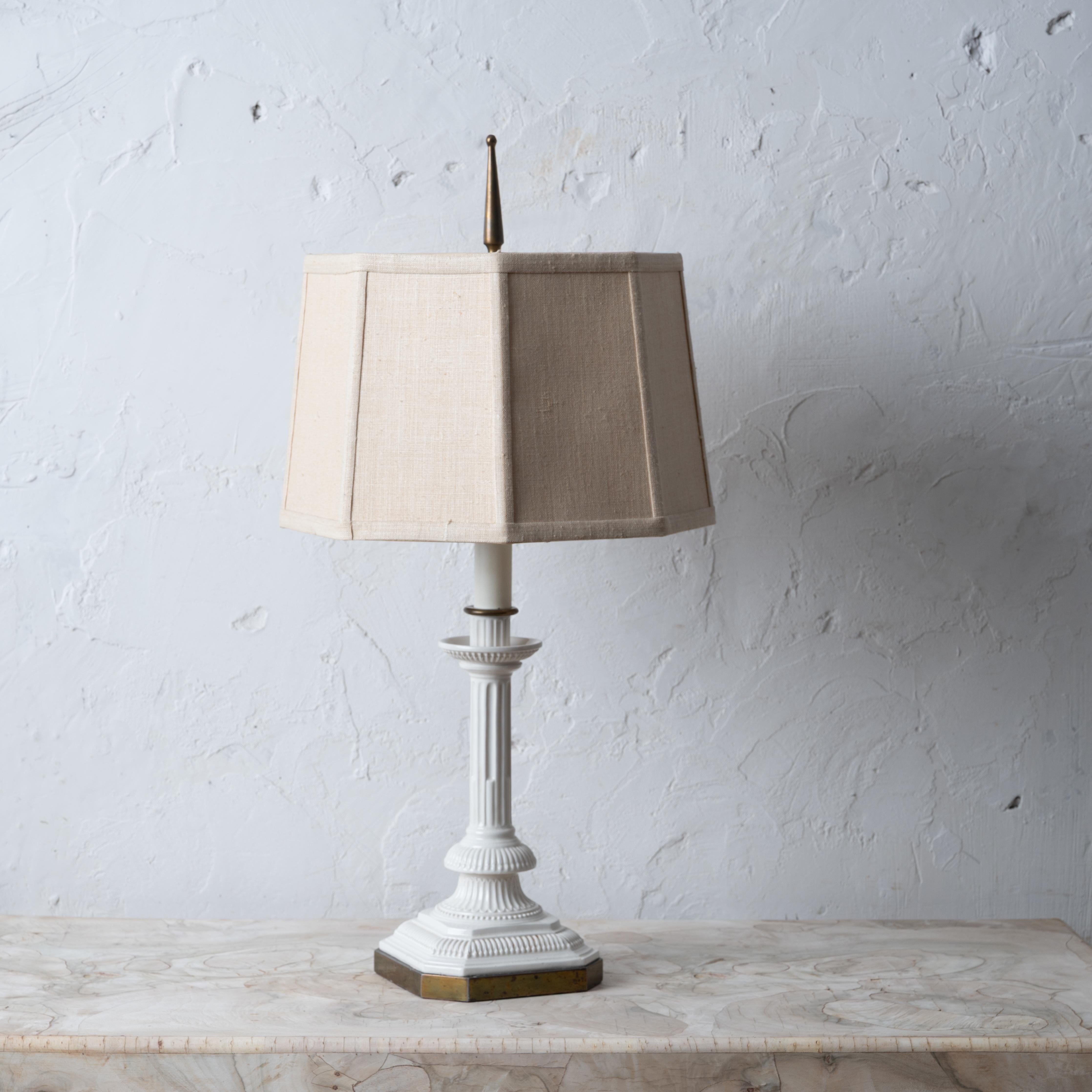 Lámpara de velas de columna Creamware siglo XX en venta