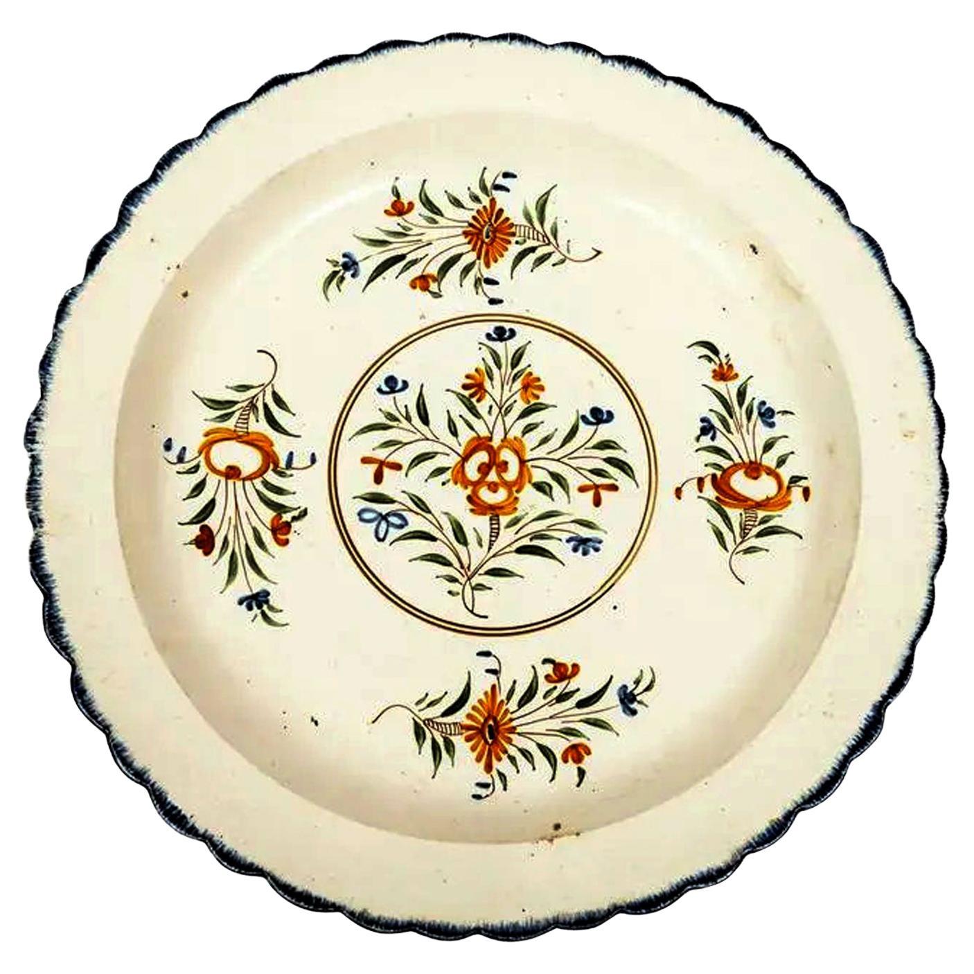 Grand plat en poterie crème avec décoration botanique polychrome