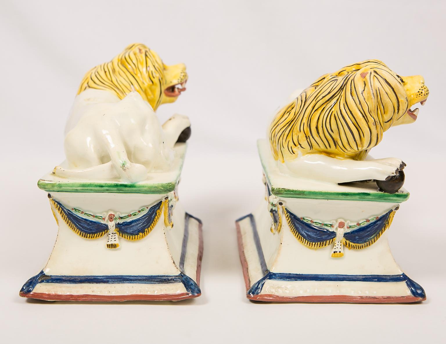 Antique French Creamware Lions 18th Century For Sale 5