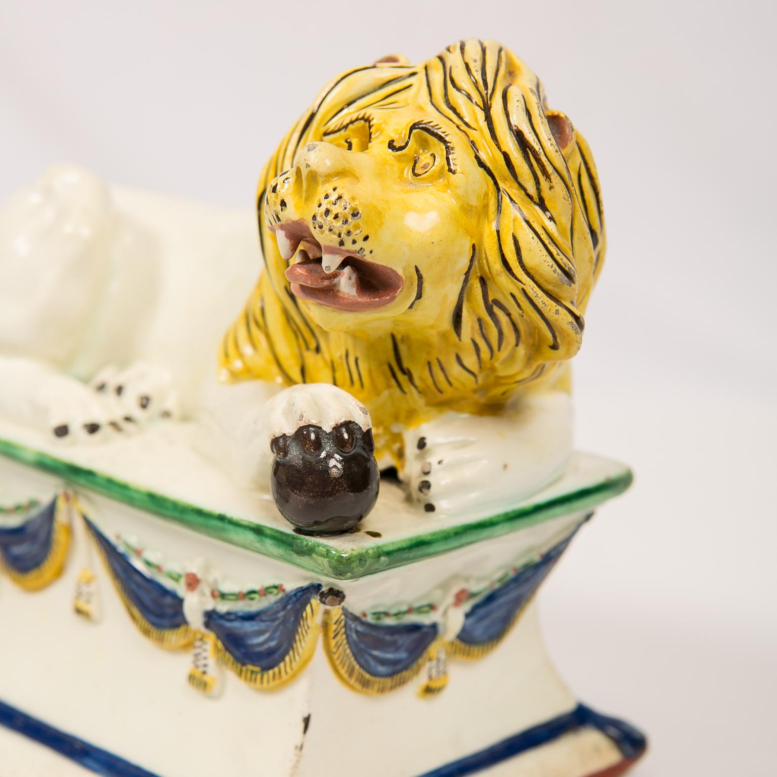 Antike französische Wedgwoodware-Löwen aus dem 18. Jahrhundert im Angebot 9