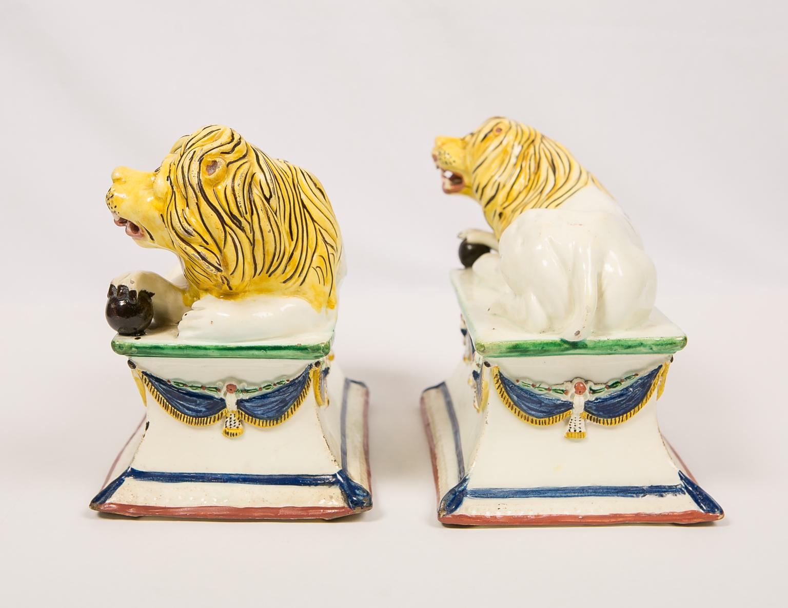 Antique French Creamware Lions 18th Century In Excellent Condition For Sale In Katonah, NY