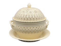 Durchbrochene Schale und Ständer aus Steingut