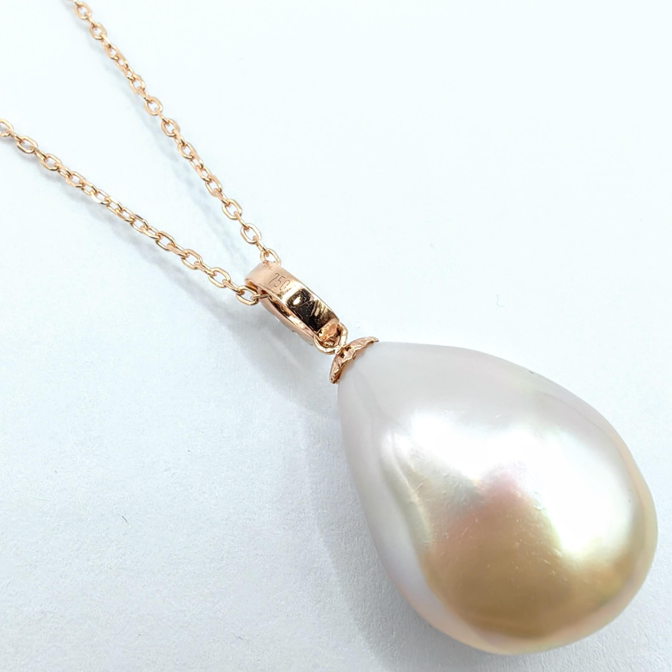 Contemporaneo Ciondolo perla barocca rosa-pesca con diamante in oro rosa 18 carati in vendita