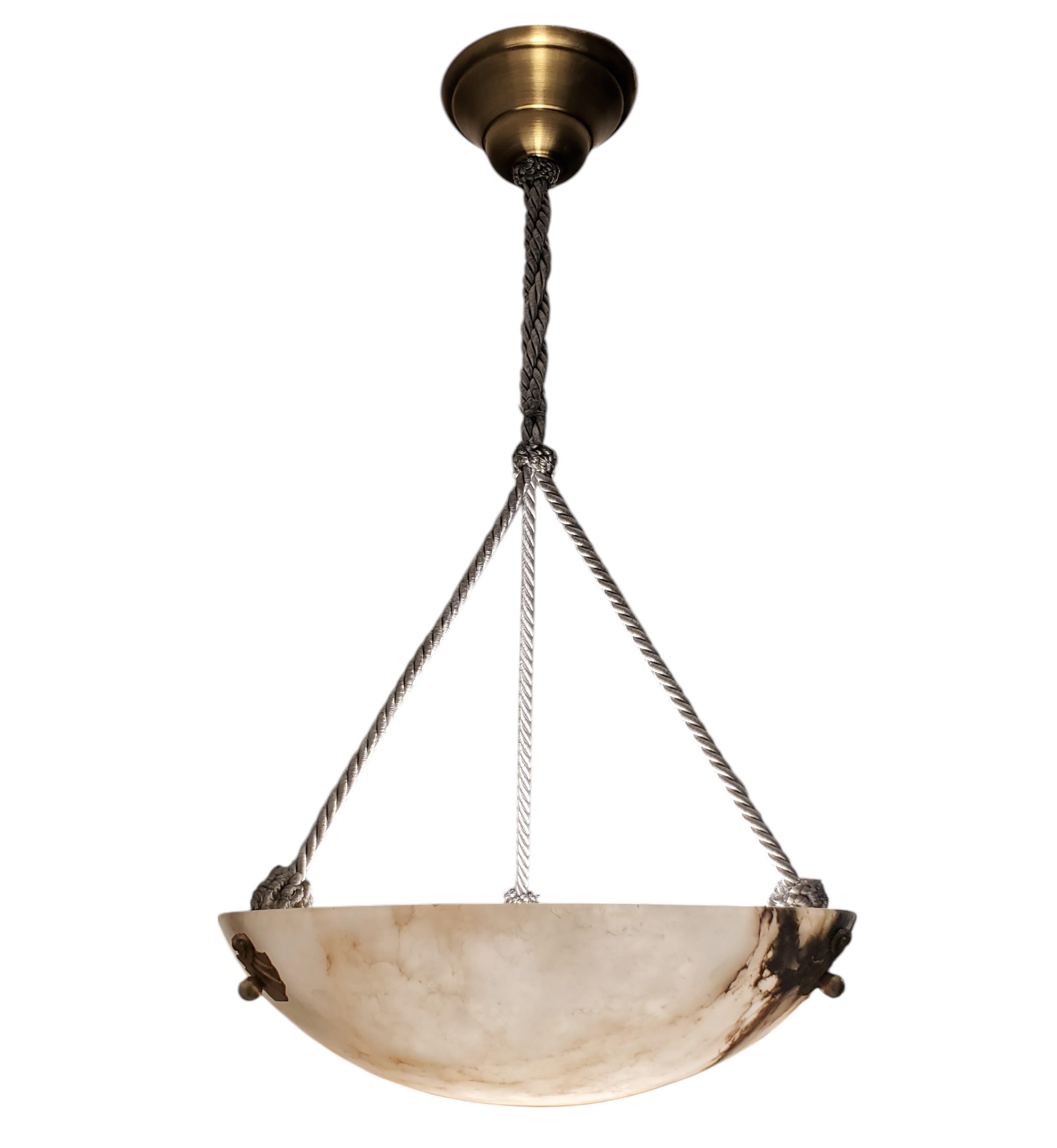 Coupé d'albâtre original blanc crème + veiné de gris avec décor de coquillages + cordon de corde. en vente 4
