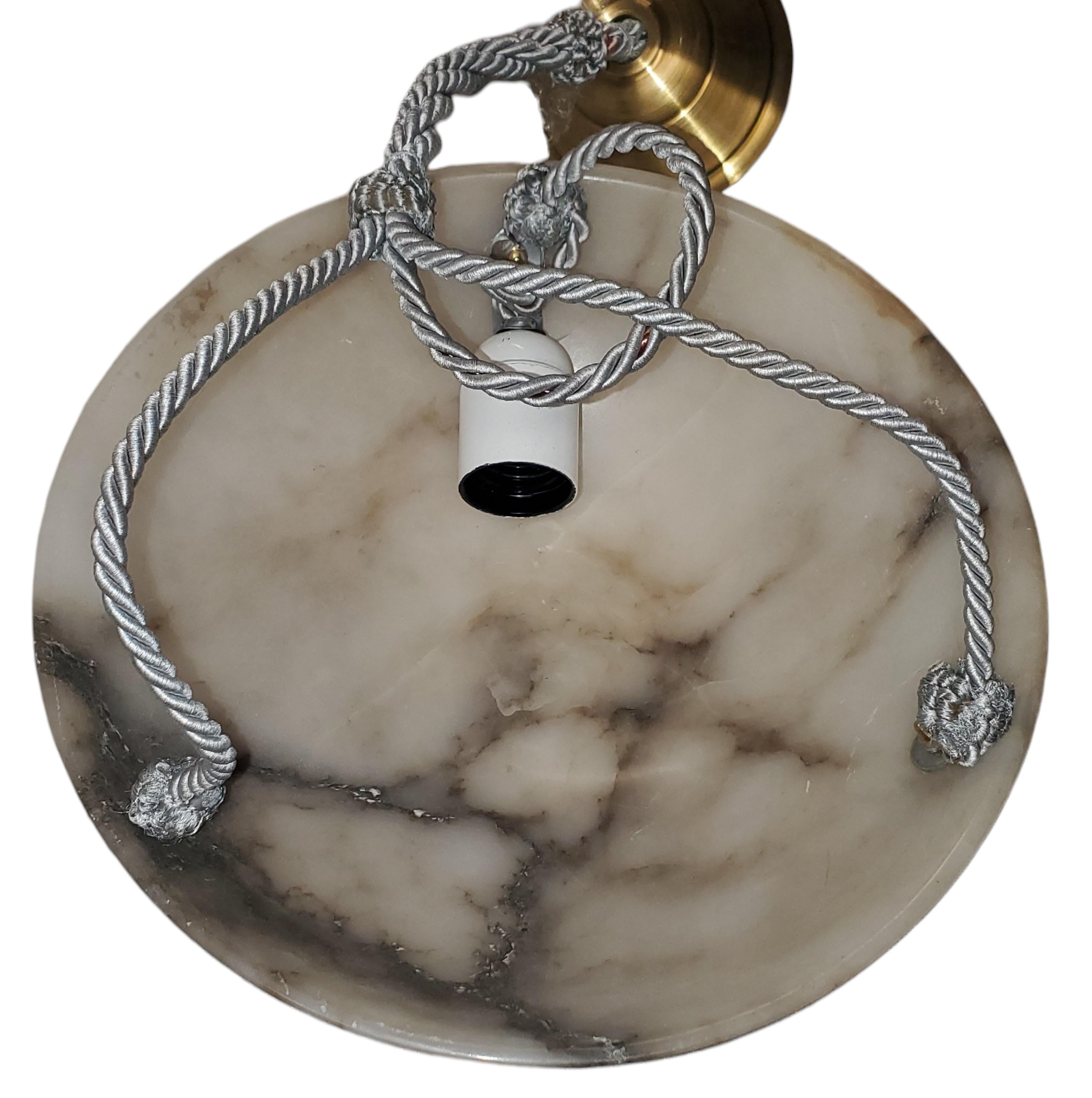 Coupé d'albâtre original blanc crème + veiné de gris avec décor de coquillages + cordon de corde. en vente 7