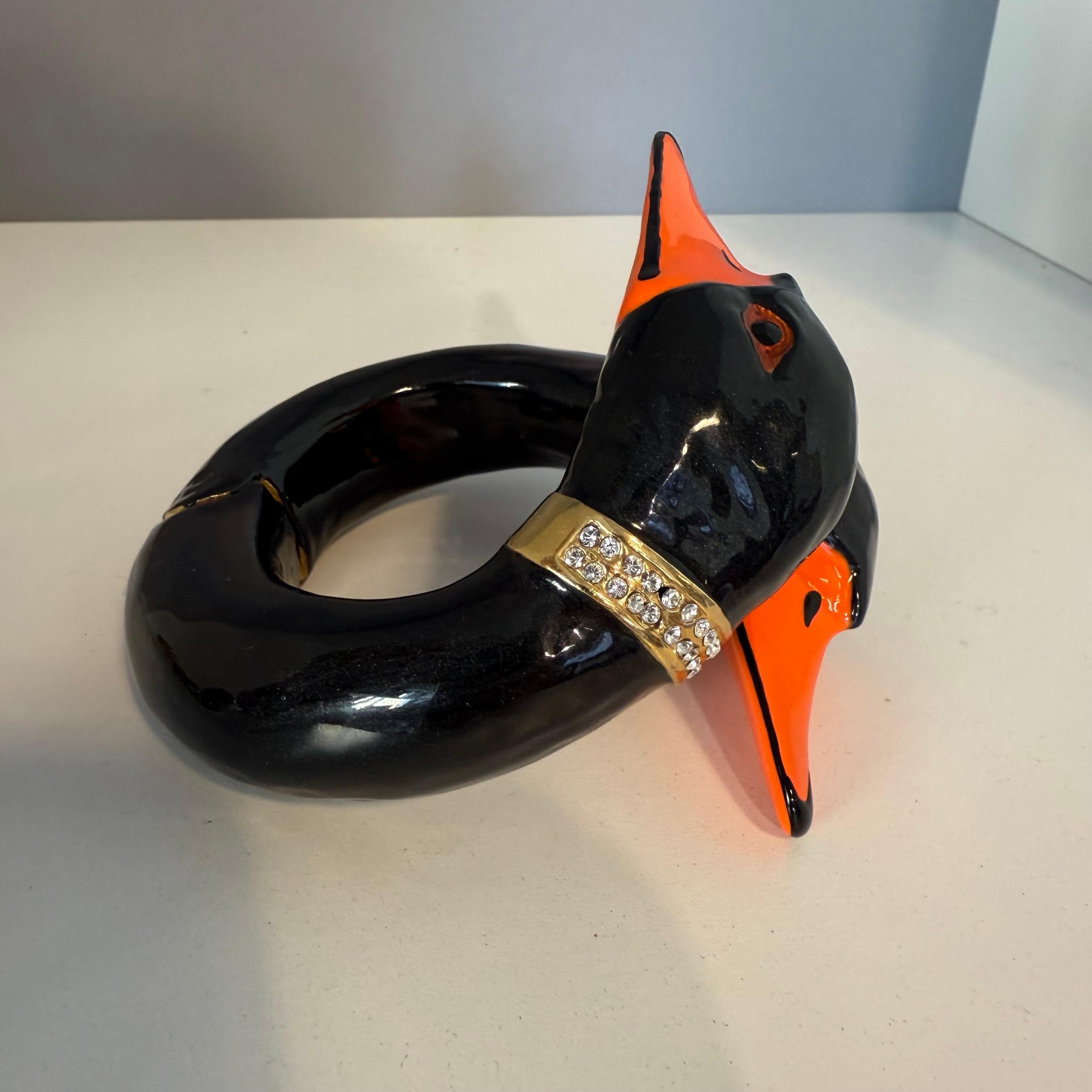 Amazing, rare and funny bangle by Creart
Made in Italy
Golden metal
Enamelled
Black color
Two duck faces
Crystals
Wrist cm 17 approximately (6,69 inches)
Worldwide express shipping included in the price !

 