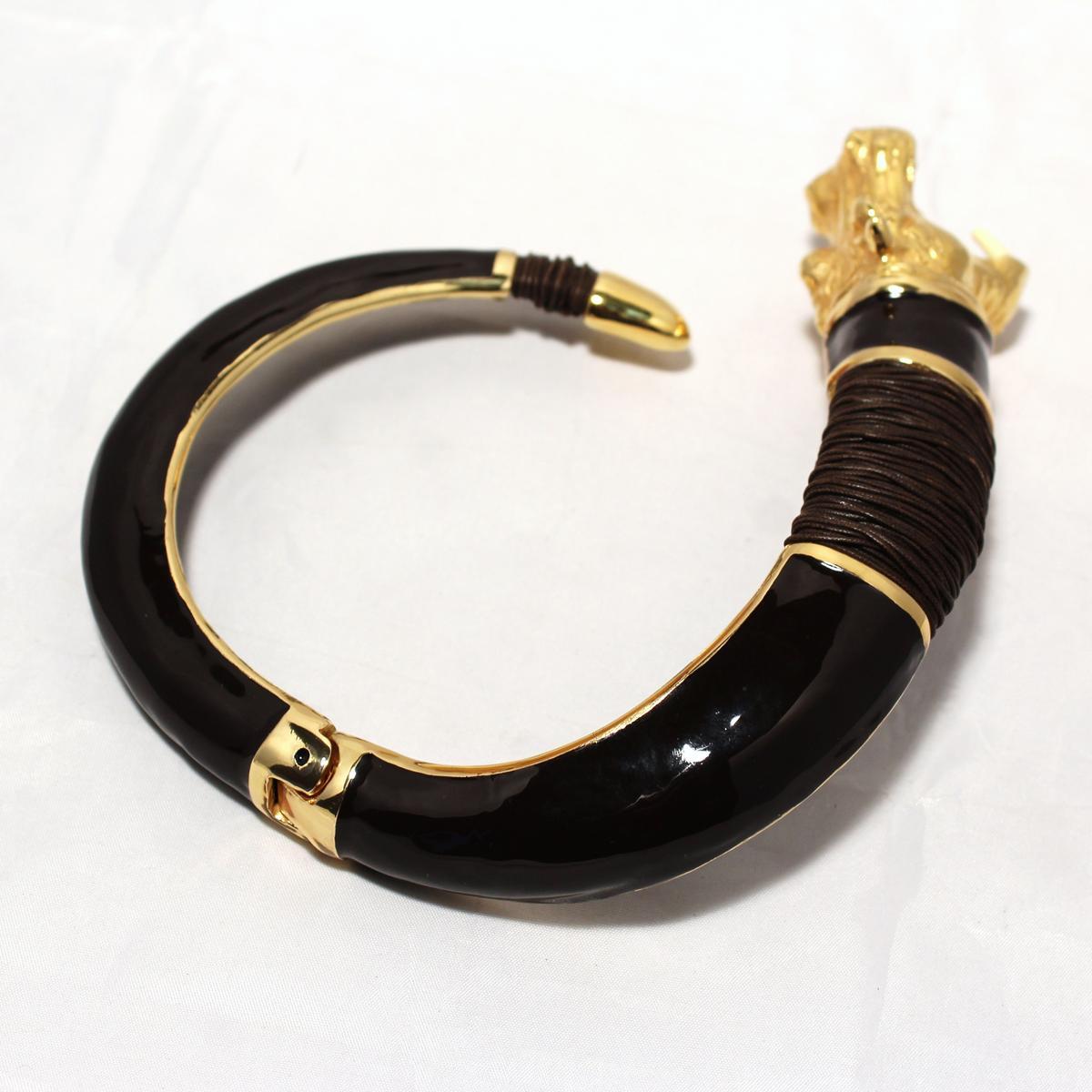 Amazing rigid collier by Creart Italy
Brass
Golden dipped
Fired enamel
Hippo theme
Leather cord
Purchase at ANTONIA Milano
Worldwide express shipping included in the price !