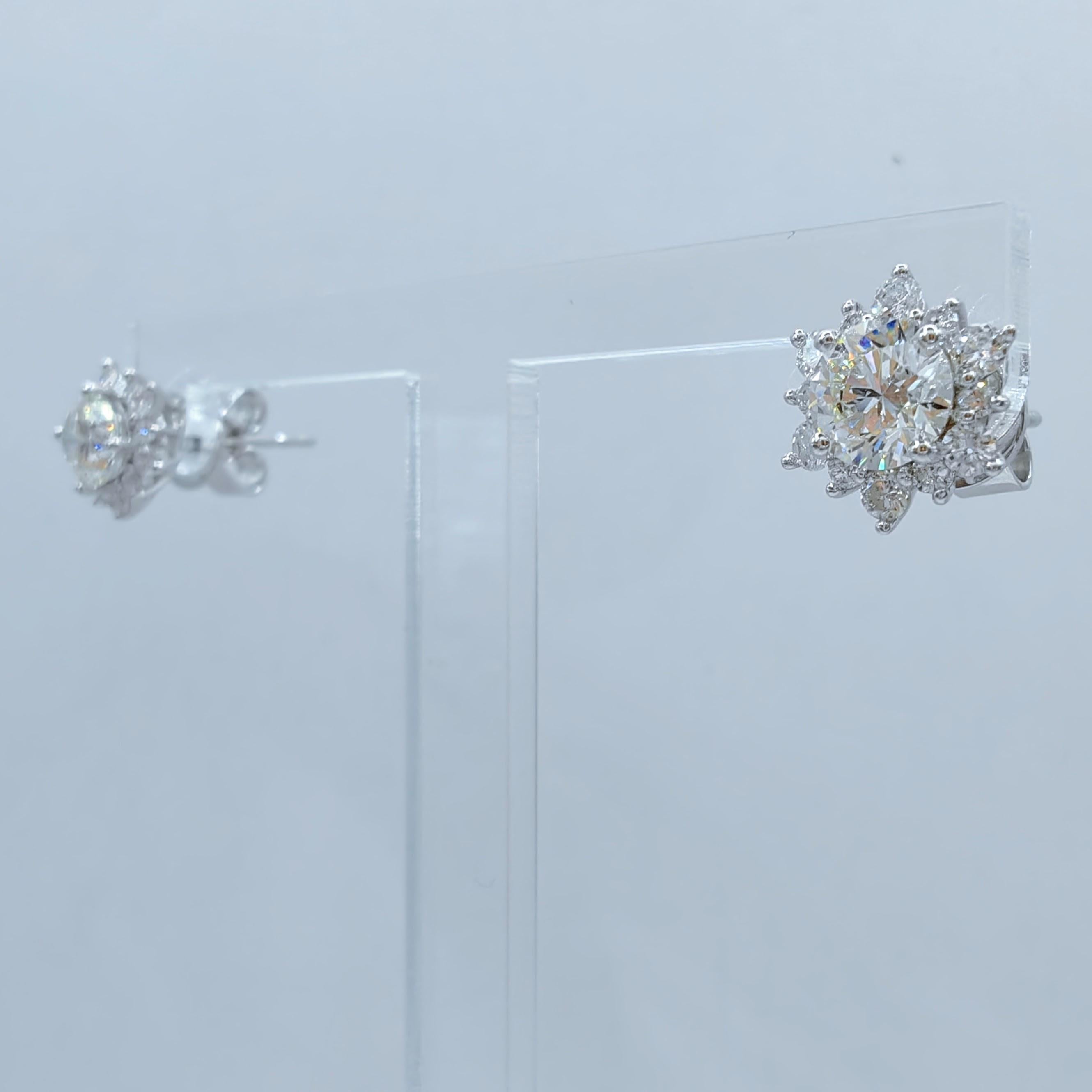 Create Your Own Snowflake Flower Diamond Halo Stud Earrings With Any Stone/Metal In New Condition For Sale In Wan Chai District, HK