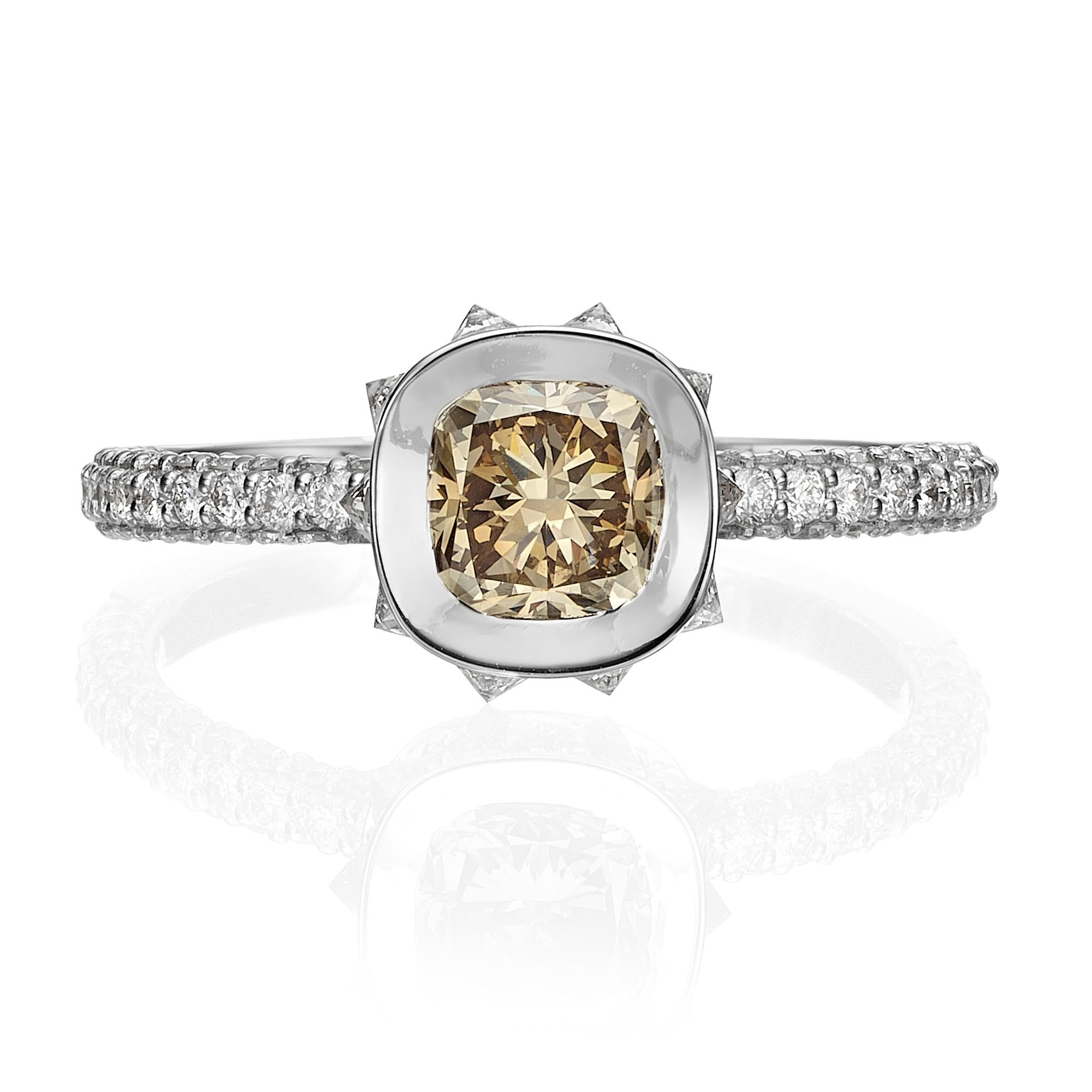 Descubre el exquisito encanto de la colección Creators Boutique Zenith Classic con este impresionante anillo, meticulosamente elaborado en oro blanco de 18 quilates. Esta pieza emblemática muestra la elegancia sin igual y la filosofía de diseño