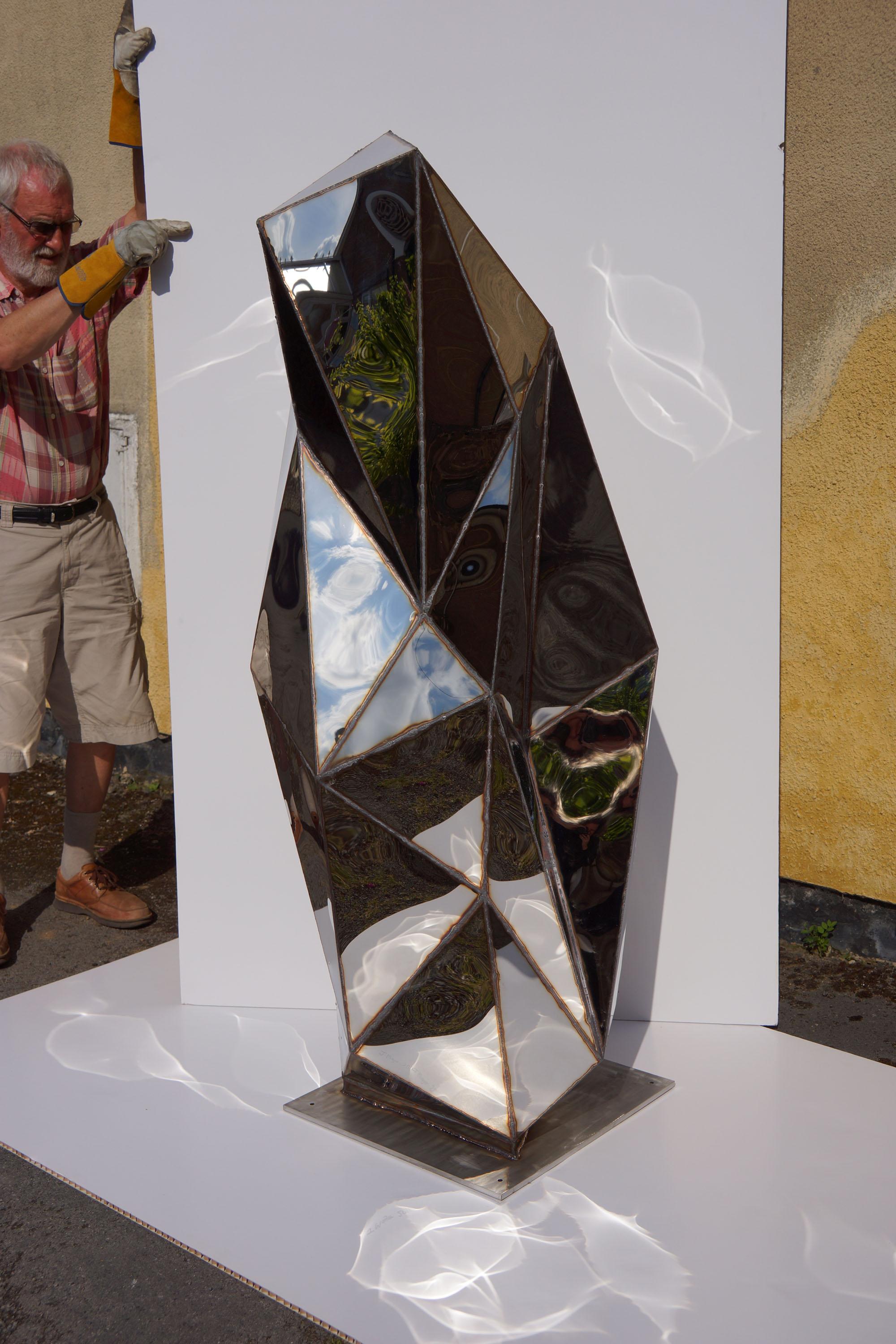 Kreaturenskulptur aus geschweißtem, spiegelpoliertem Edelstahl von Julian Mayor im Zustand „Neu“ im Angebot in Geneve, CH