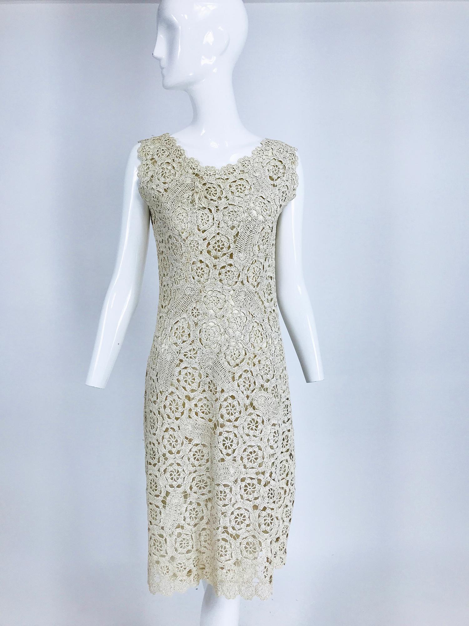 Creazioni Paoli of Firenze swing coat and sheath dress set of cream crocheted raffia from the 1950s. This set has the original tag and appears to be unworn. The dress is a simple fitted sheath dress, the crochet is perfectly placed and matched, the