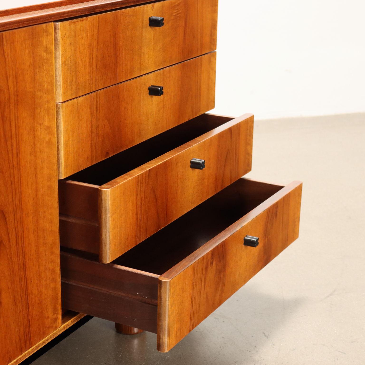 Italian Gianfranco Frattini '809' sideboard for Bernini, 1960s, walnut For Sale