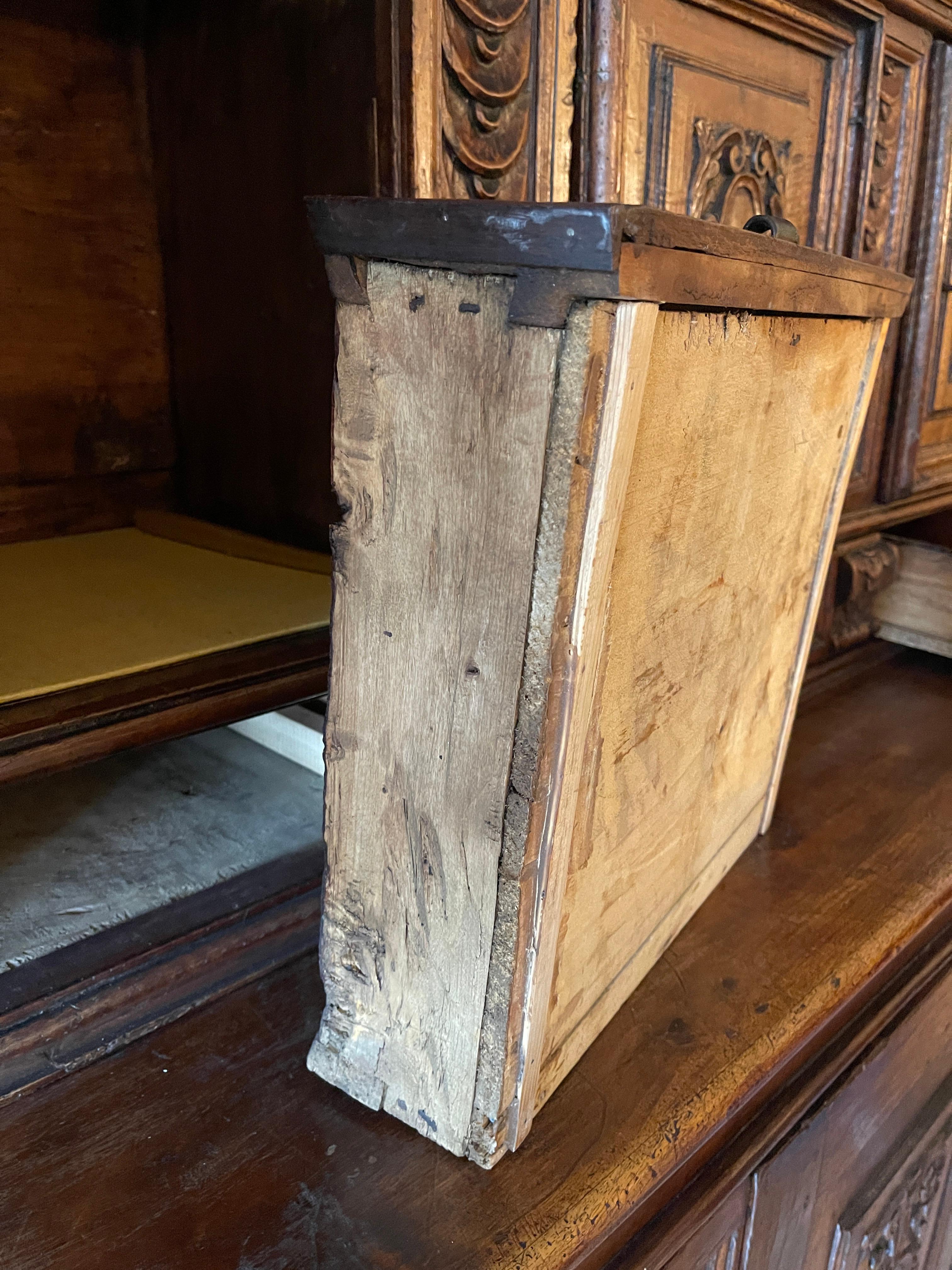 Walnut double-bodied sideboard, Tuscany, late 16th century For Sale 2