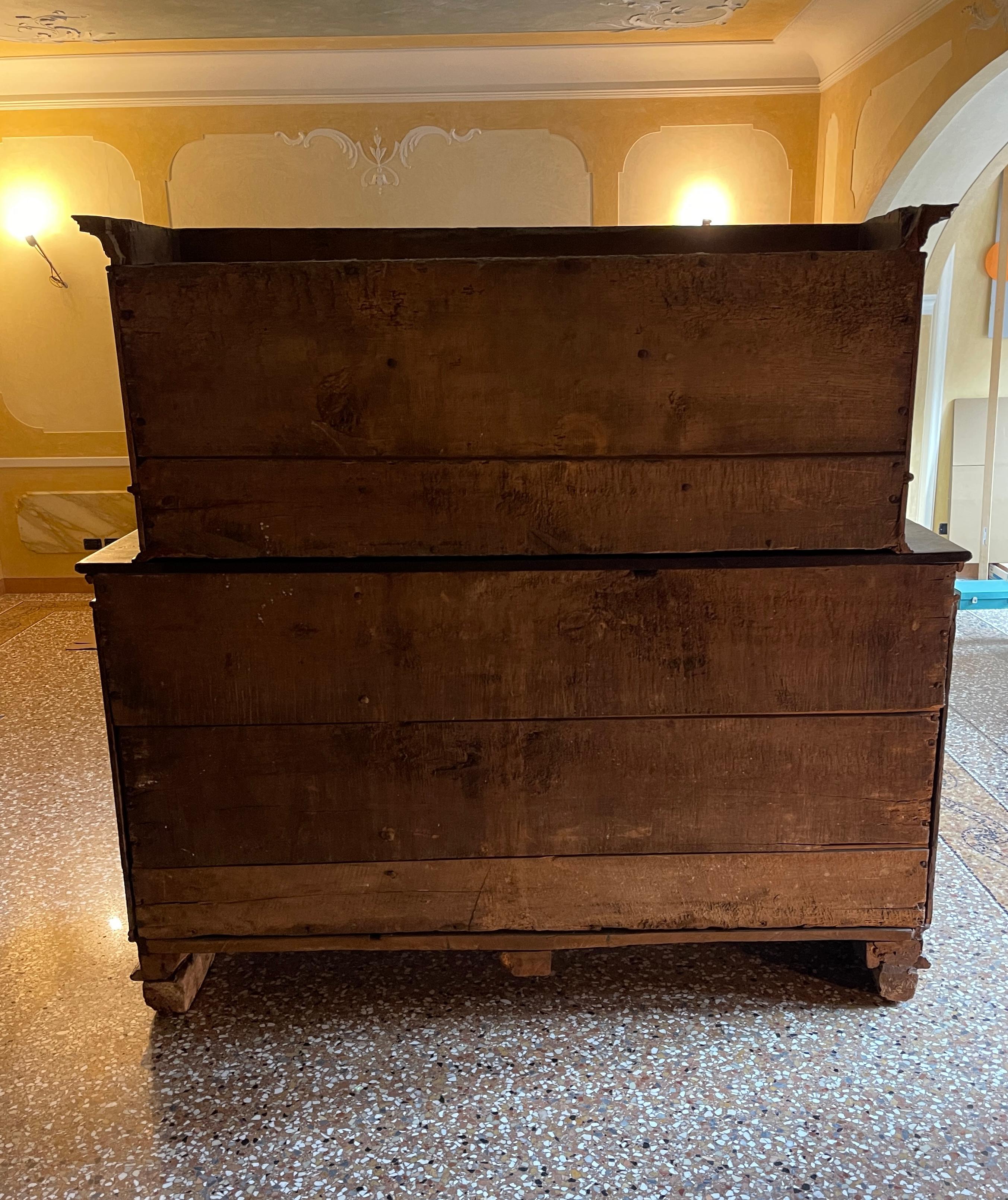 Walnut double-bodied sideboard, Tuscany, late 16th century For Sale 9