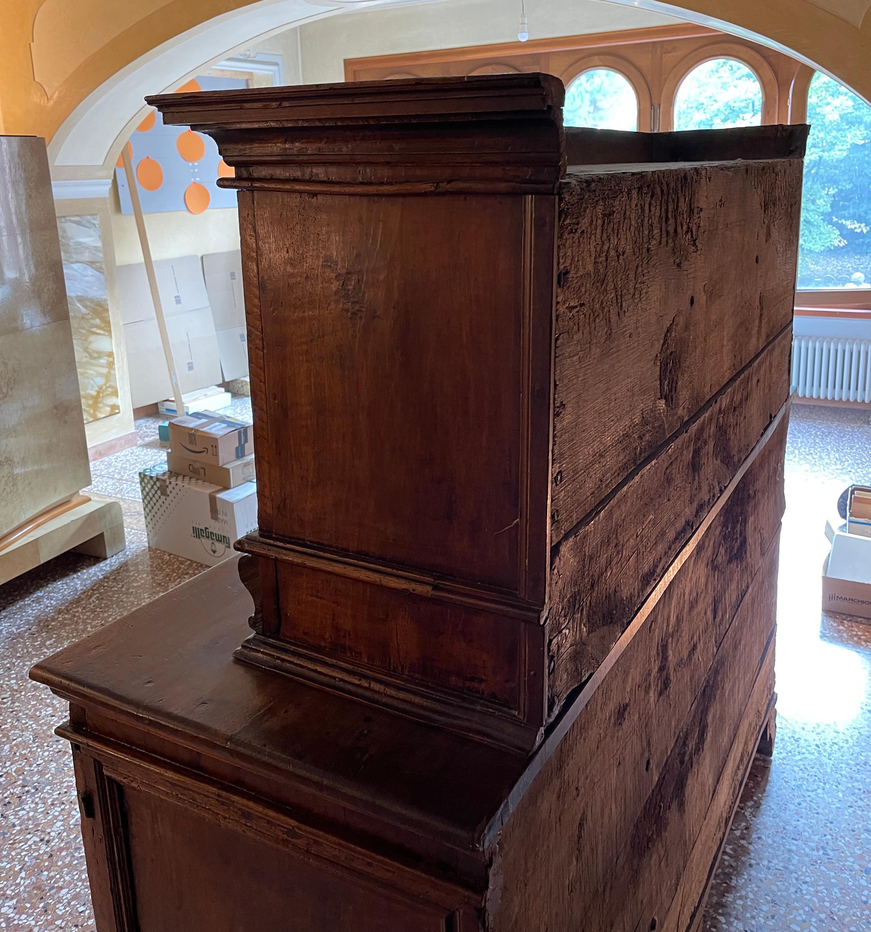 Walnut double-bodied sideboard, Tuscany, late 16th century For Sale 10