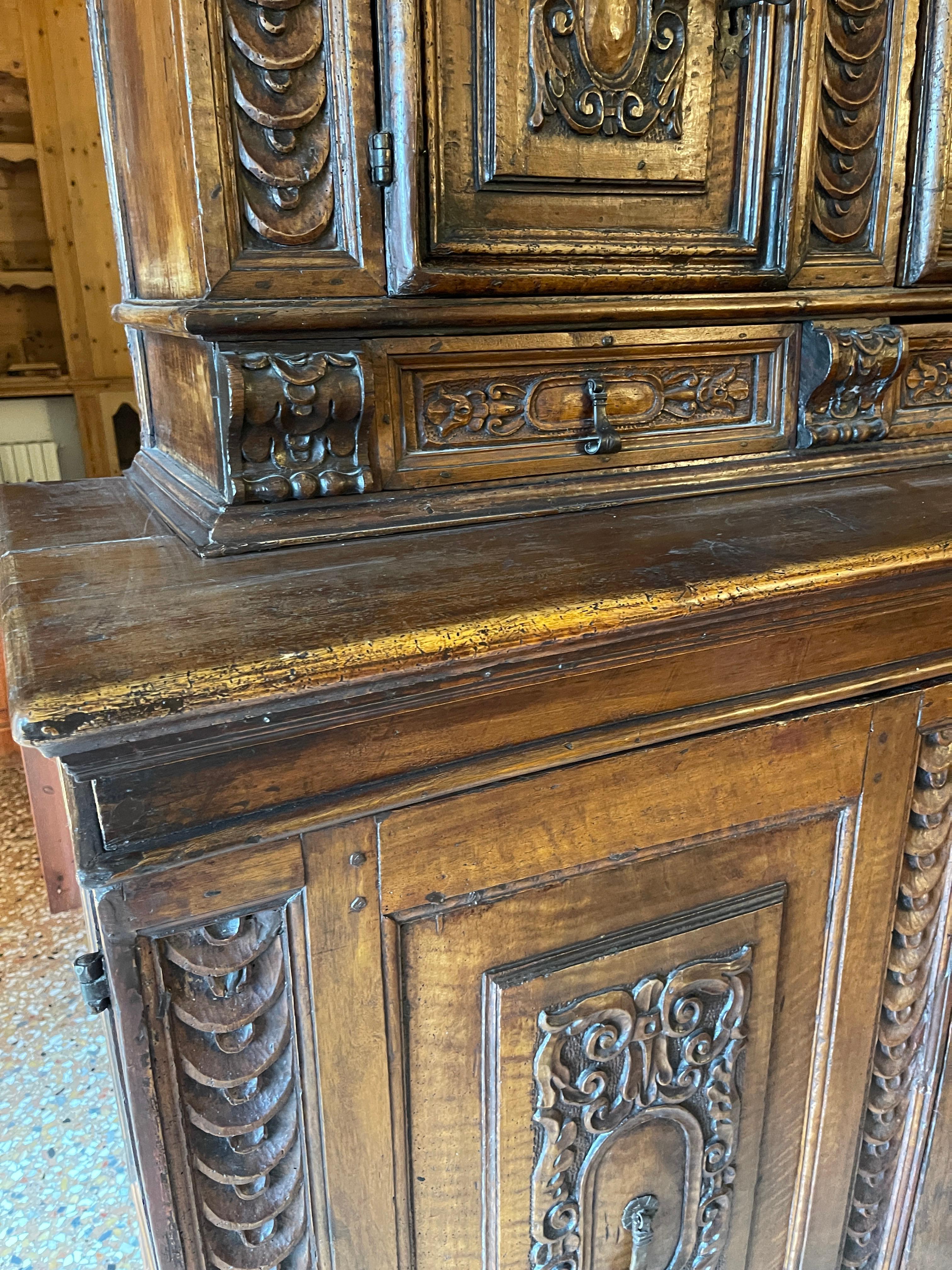 Wood Walnut double-bodied sideboard, Tuscany, late 16th century For Sale