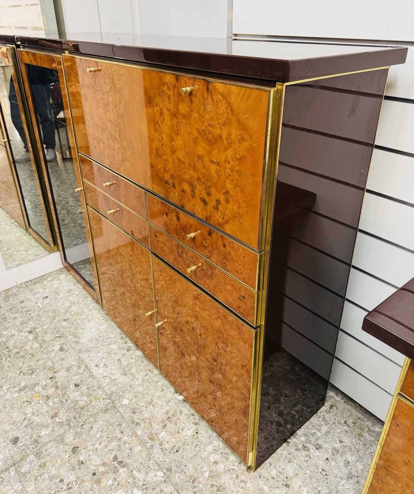 Credenza Alta In Radica E Metallo Dorato Modernariato Anni ‘70 im Angebot 4