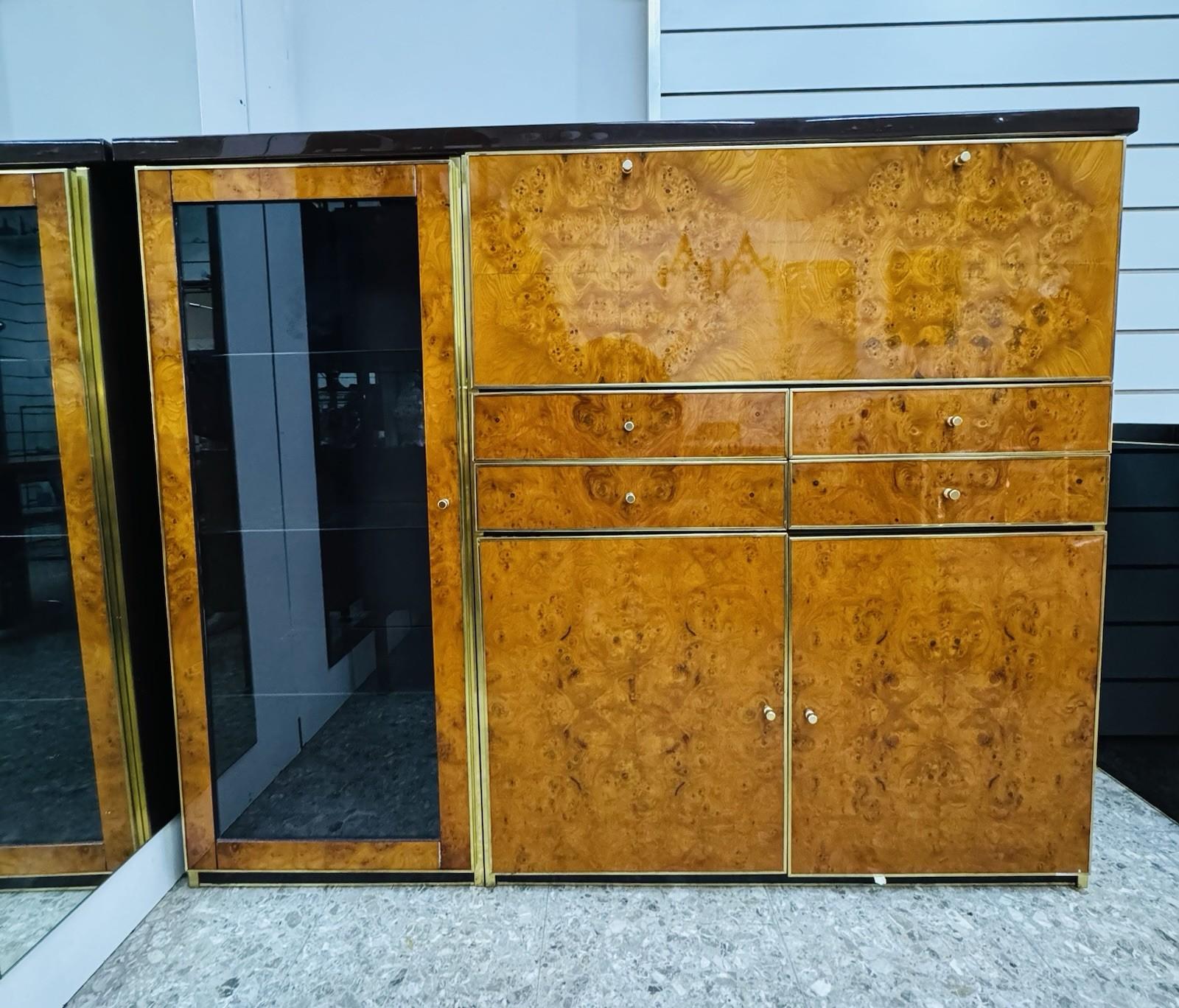 Credenza Alta In Radica E Metallo Dorato Modernariato Anni ‘70 (Italian) im Angebot