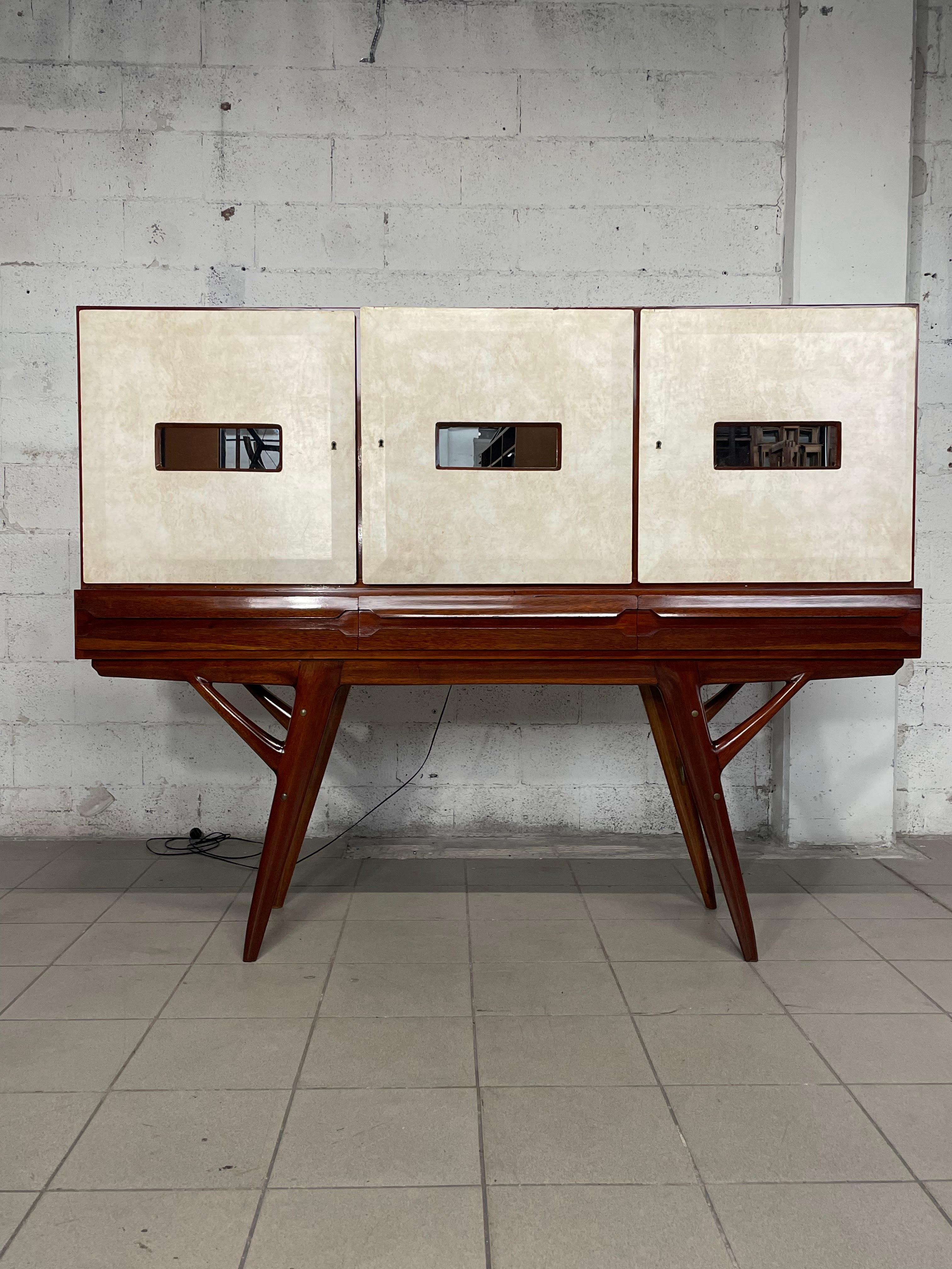 European 1950s sideboard manufactured by Palazzi dell'Arte Cantù, Italy For Sale