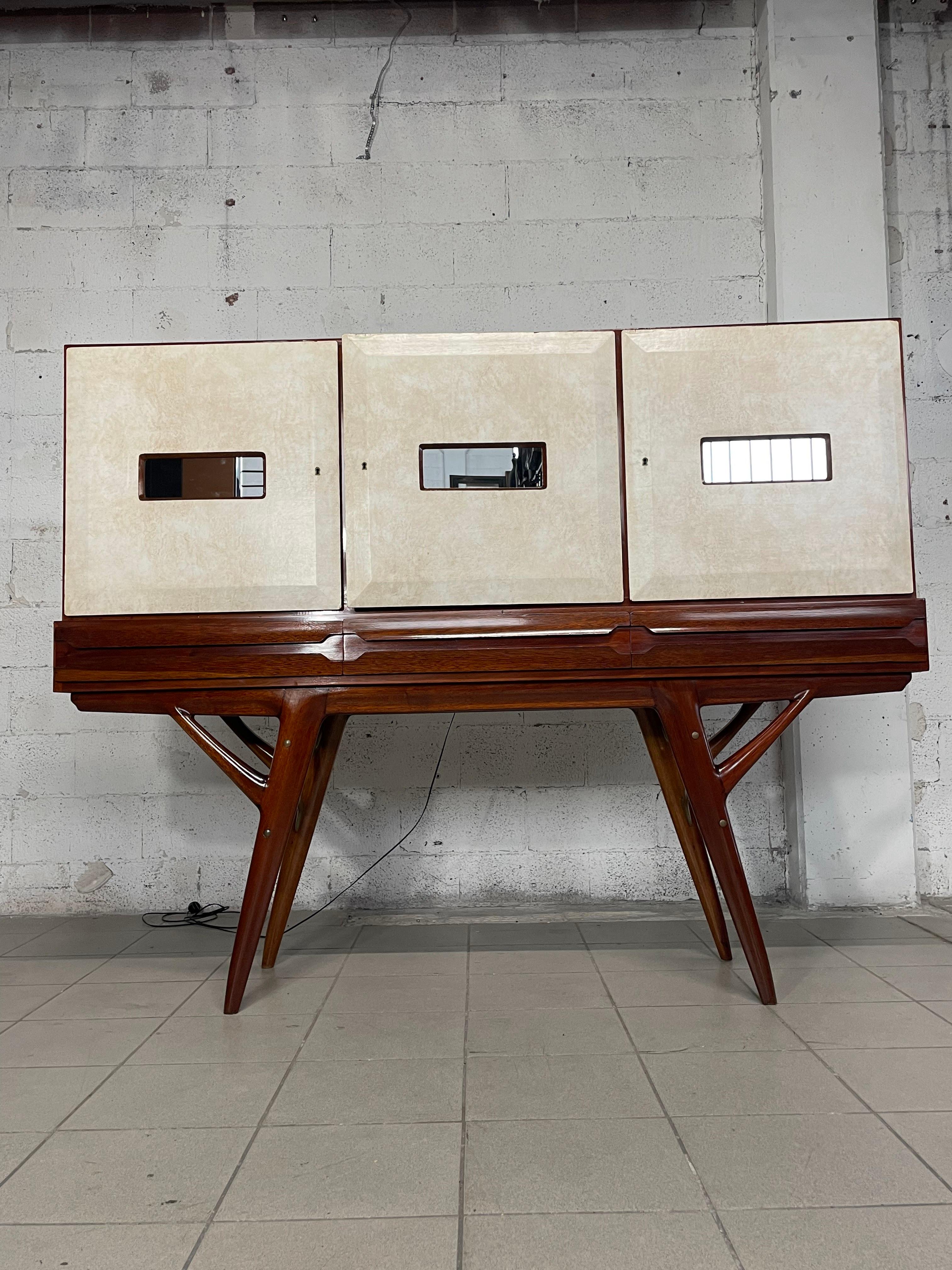 1950s sideboard manufactured by Palazzi dell'Arte Cantù, Italy In Excellent Condition For Sale In SAN PIETRO MOSEZZO, NO
