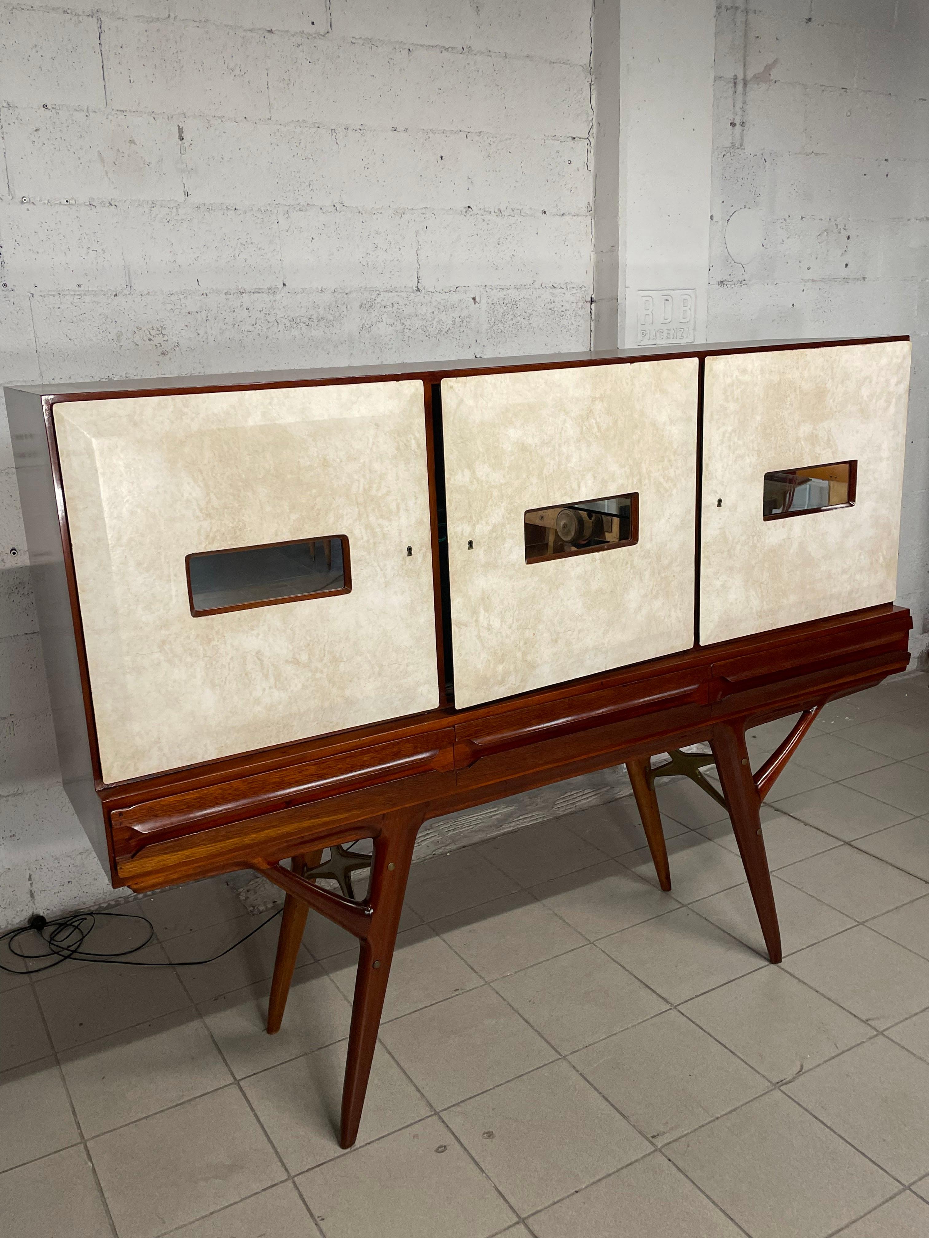 Brass 1950s sideboard manufactured by Palazzi dell'Arte Cantù, Italy For Sale