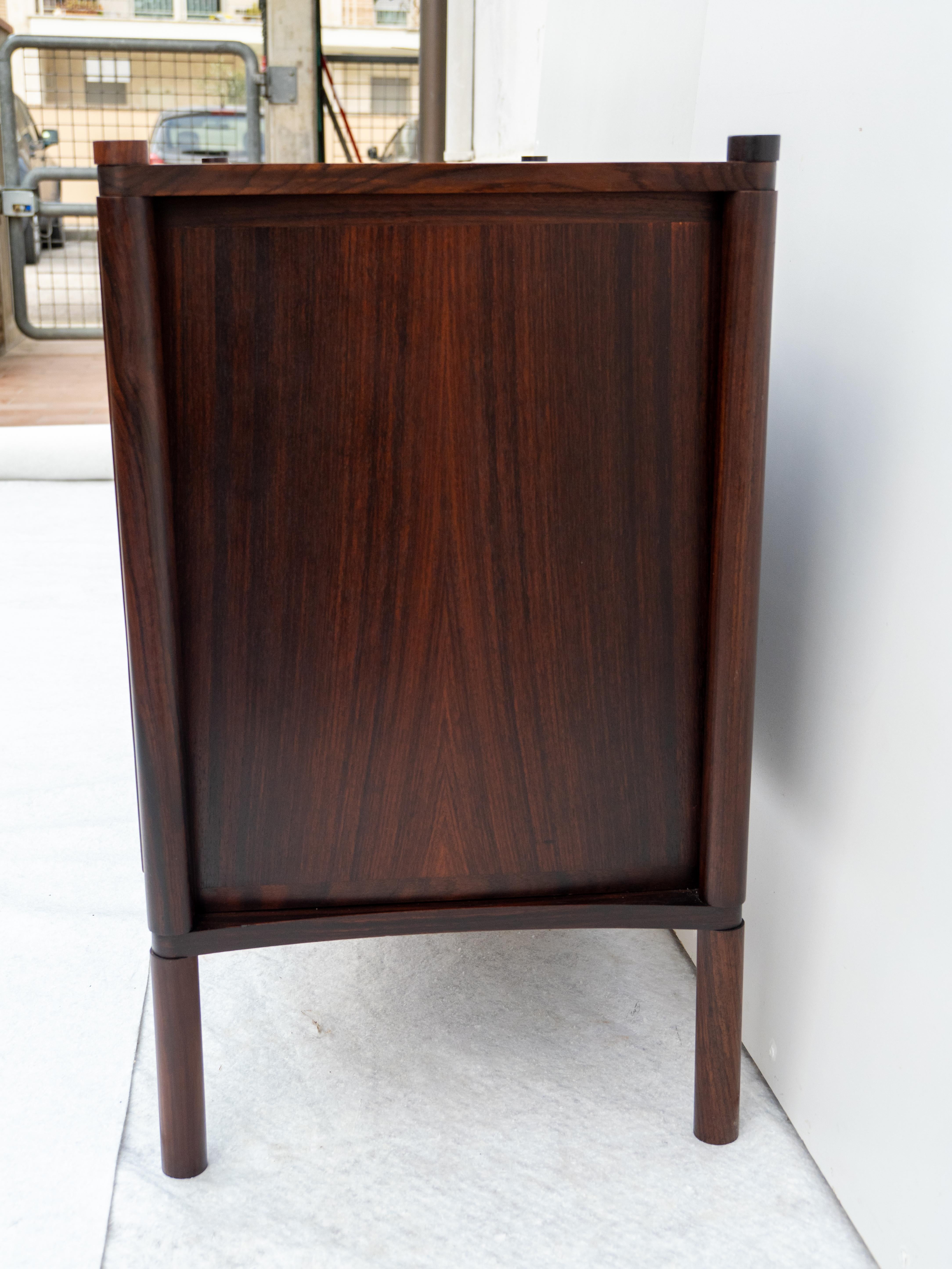 Archimede sideboard by Hizori Fukuoh for Gavina, Made in Italy, 1960s. 
Extraordinary Credenza designed by the famous Designer Hizori Fukuoh for Gavina in 1960. The Archimedes sideboard was designed with the idea of creating a module that could be