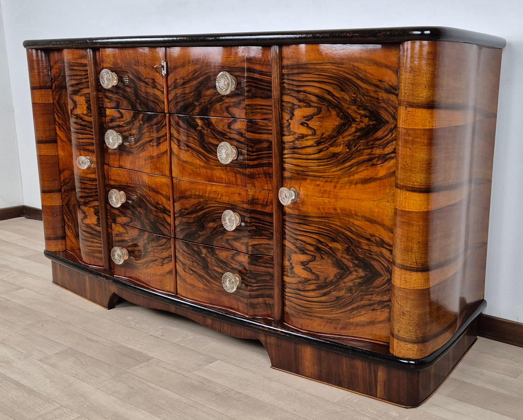 Stunning Art Dèco Florentine sideboard from the height of the Art Deco period.
Entirely made of Walnut Burl with Mahogany interior.
Classic Tuscan school line with rounded uprights and curved doors and drawers.
Ebonized profiles characteristic of