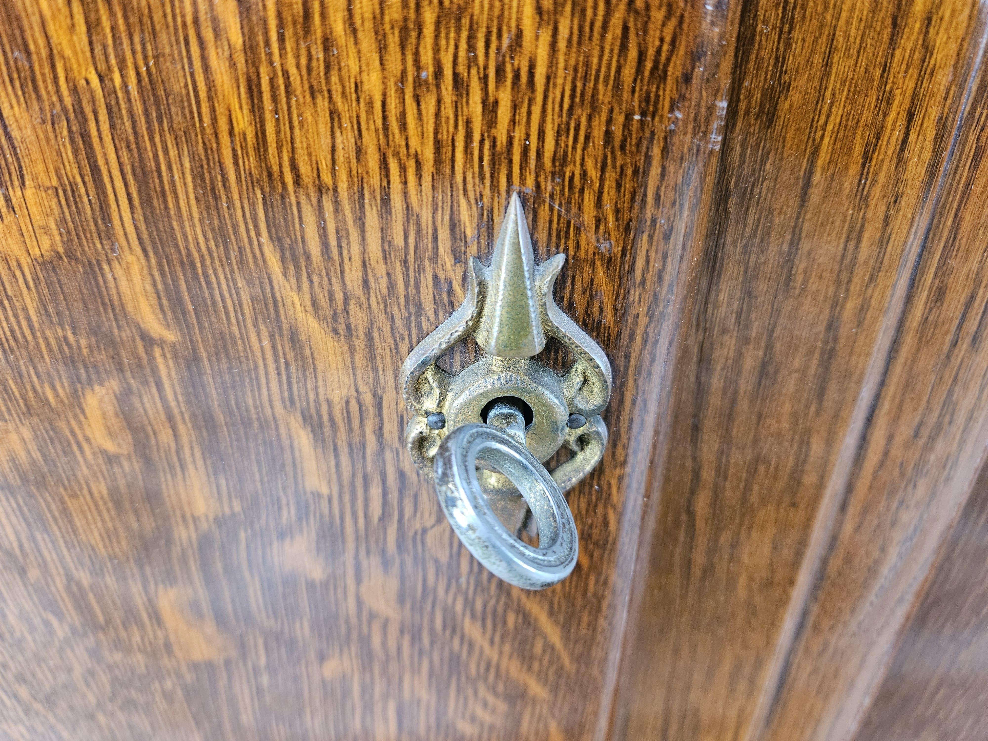 Credenza Art Decò in quercia per sala da pranzo con ripiano in marmo in vendita 3