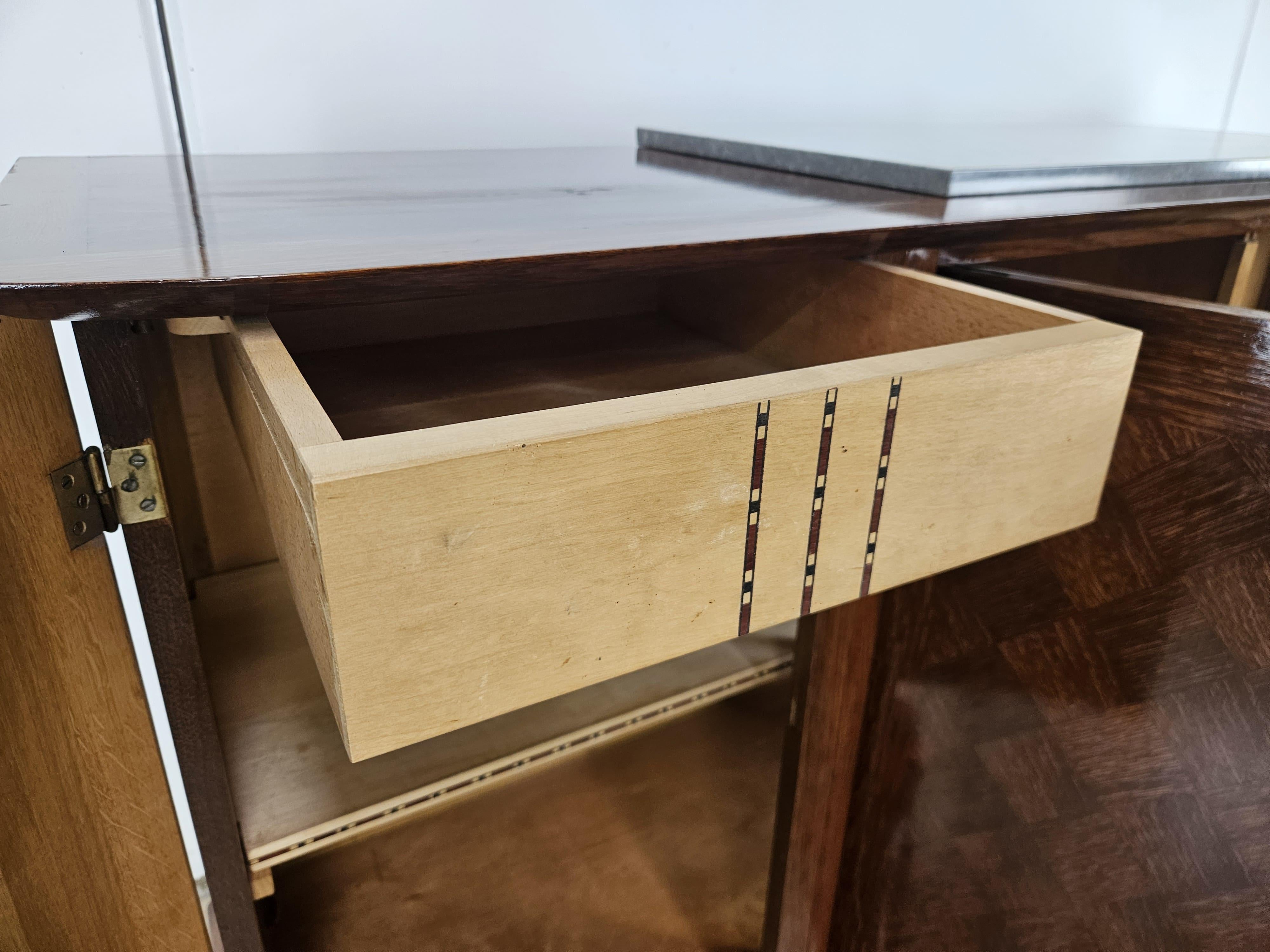 Credenza Art Decò in quercia per sala da pranzo con ripiano in marmo in vendita 5