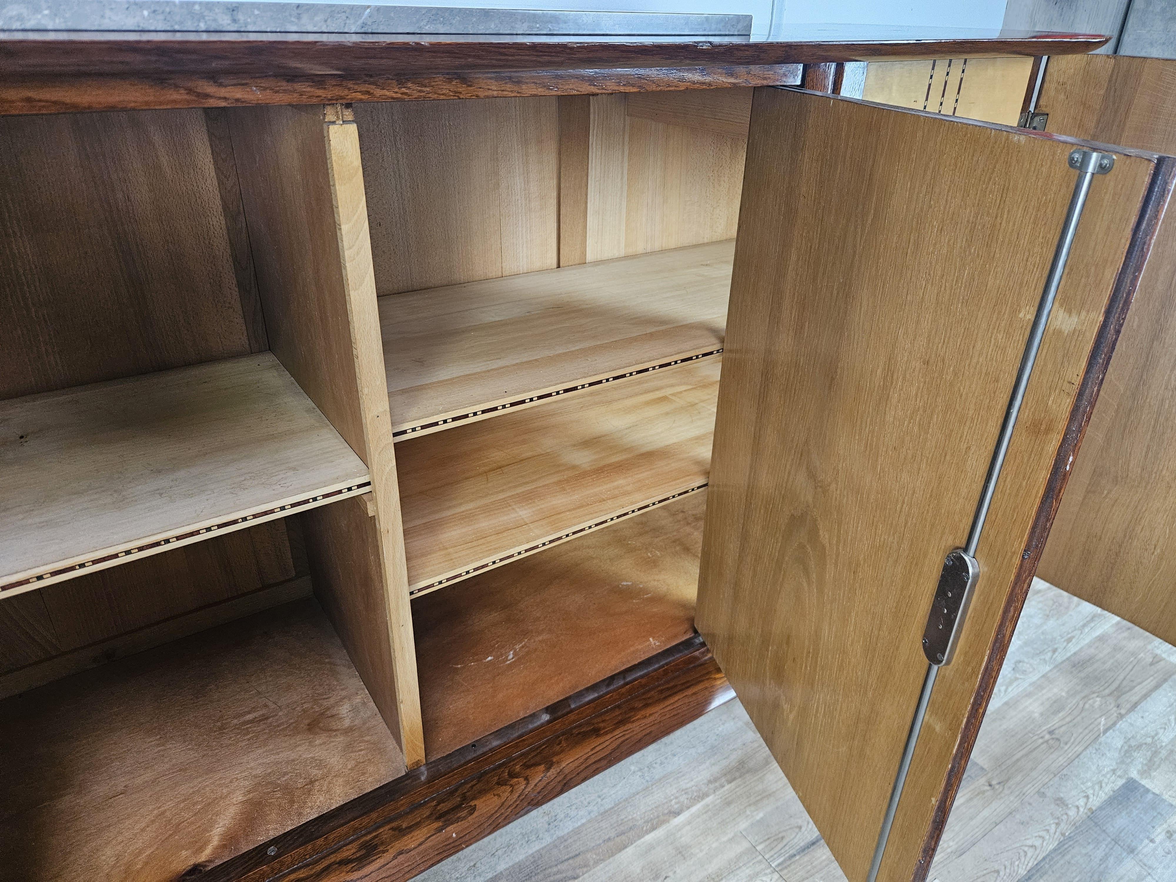 Credenza Art Decò in quercia per sala da pranzo con ripiano in marmo in vendita 7