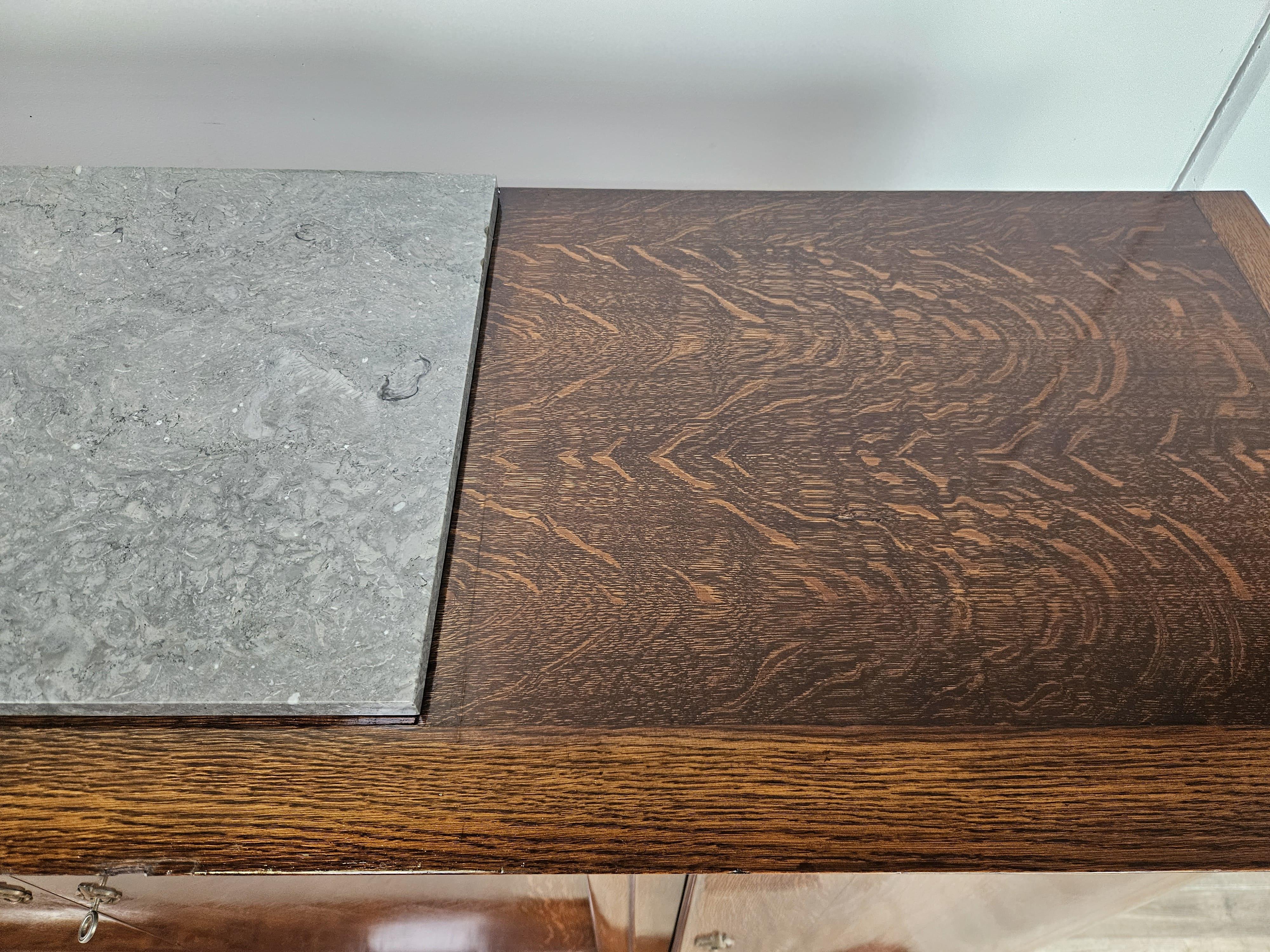 Credenza Art Decò in quercia per sala da pranzo con ripiano in marmo in vendita 1