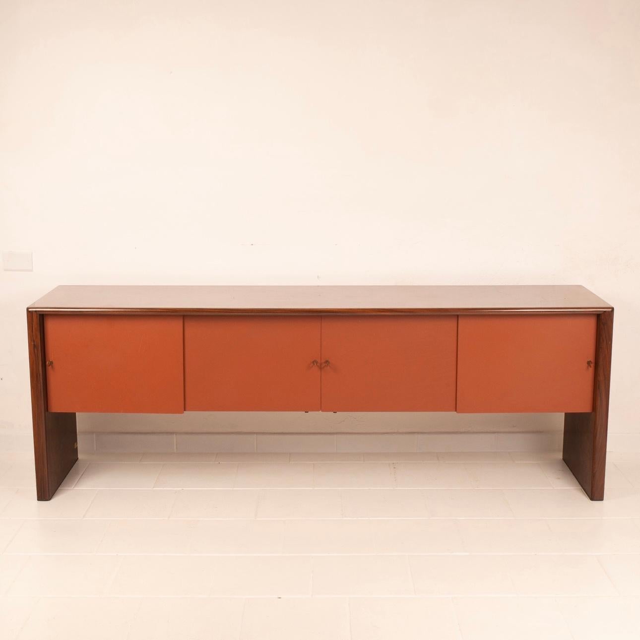 Extraordinary and rare version of the sideboard or console table belonging to the Artona series, model Africa, designed by Afra and Tobia Scarpa  and produced by Maxalto in the 1970s.
Rare edition with all profiles in solid plywood of ebony and