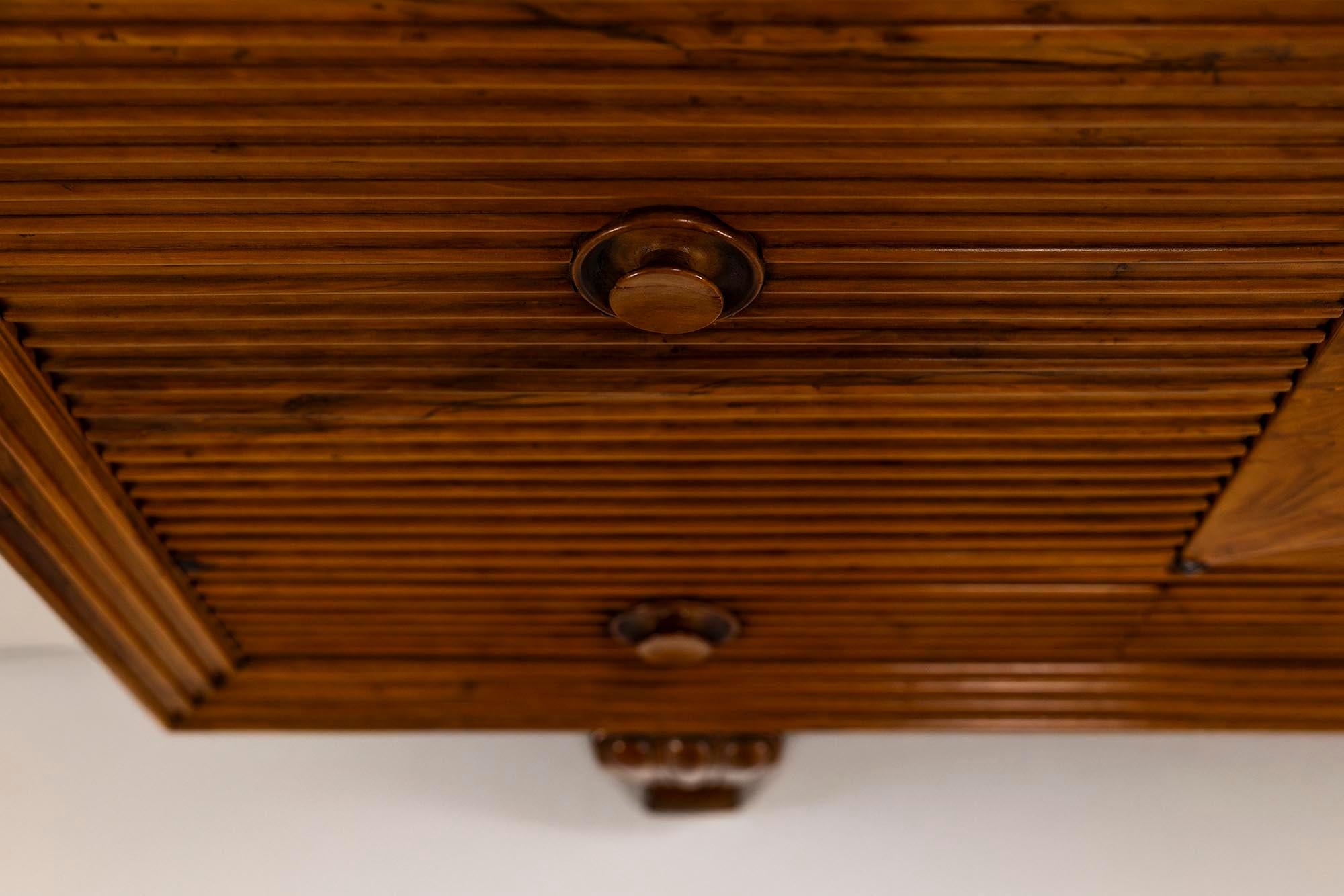 Credenza de Pier Luigi Colli, en palisandro de la India y madera de arce, Italia, hacia la década de 1940 en venta 6