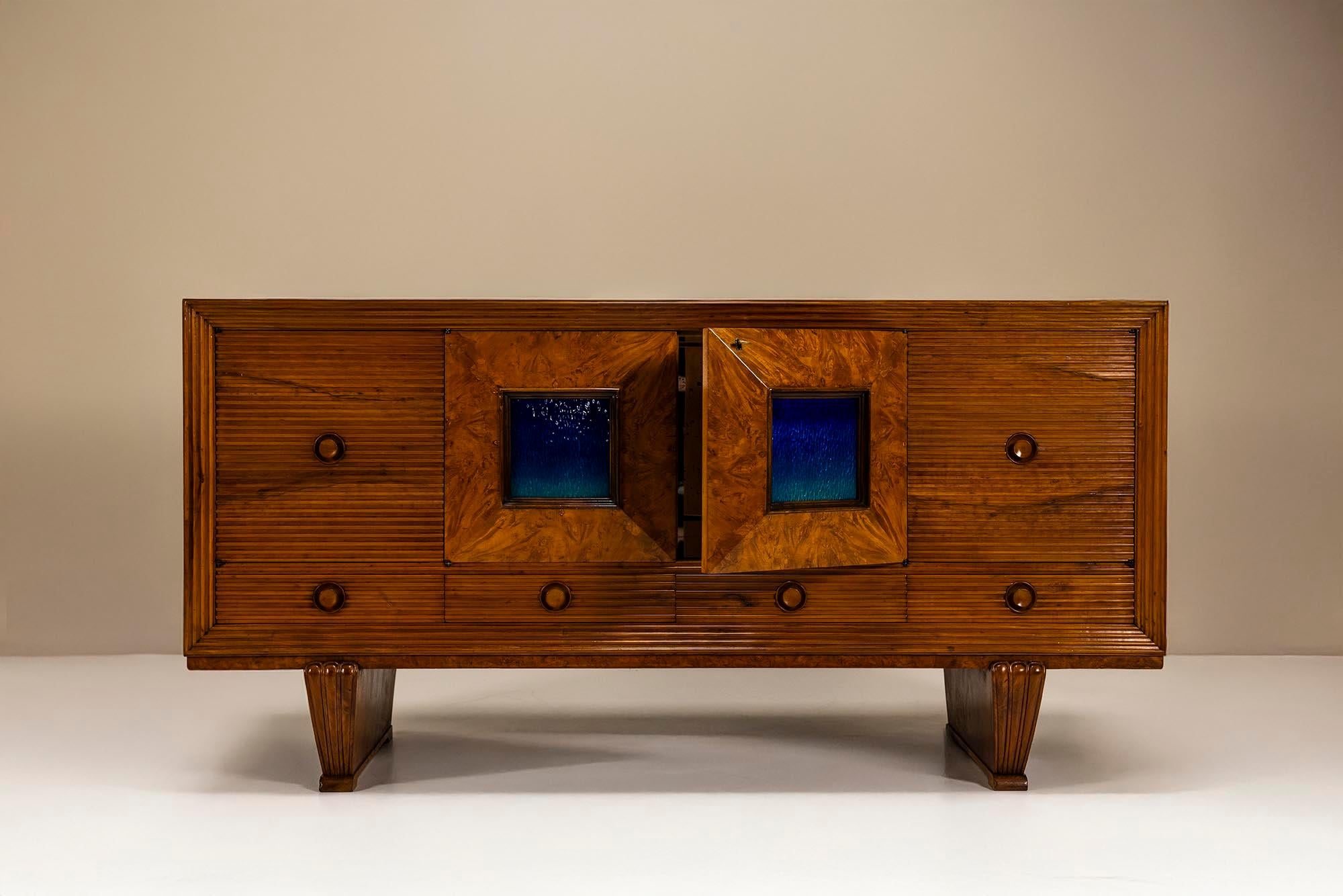 Credenza de Pier Luigi Colli, en palisandro de la India y madera de arce, Italia, hacia la década de 1940 mediados del siglo XX en venta