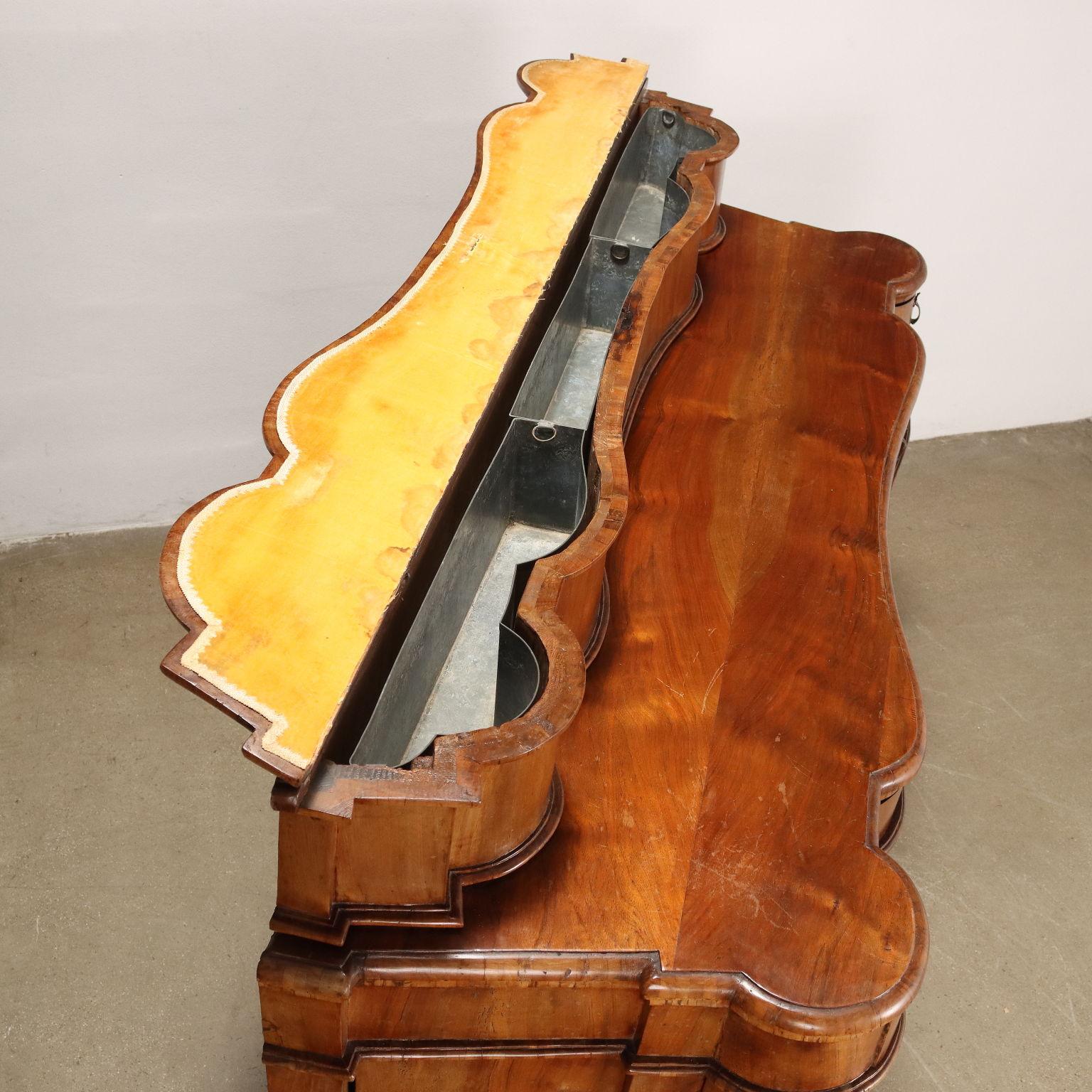 Ferrara Baroque Sideboard Mid-18th Century In Fair Condition For Sale In Milano, IT