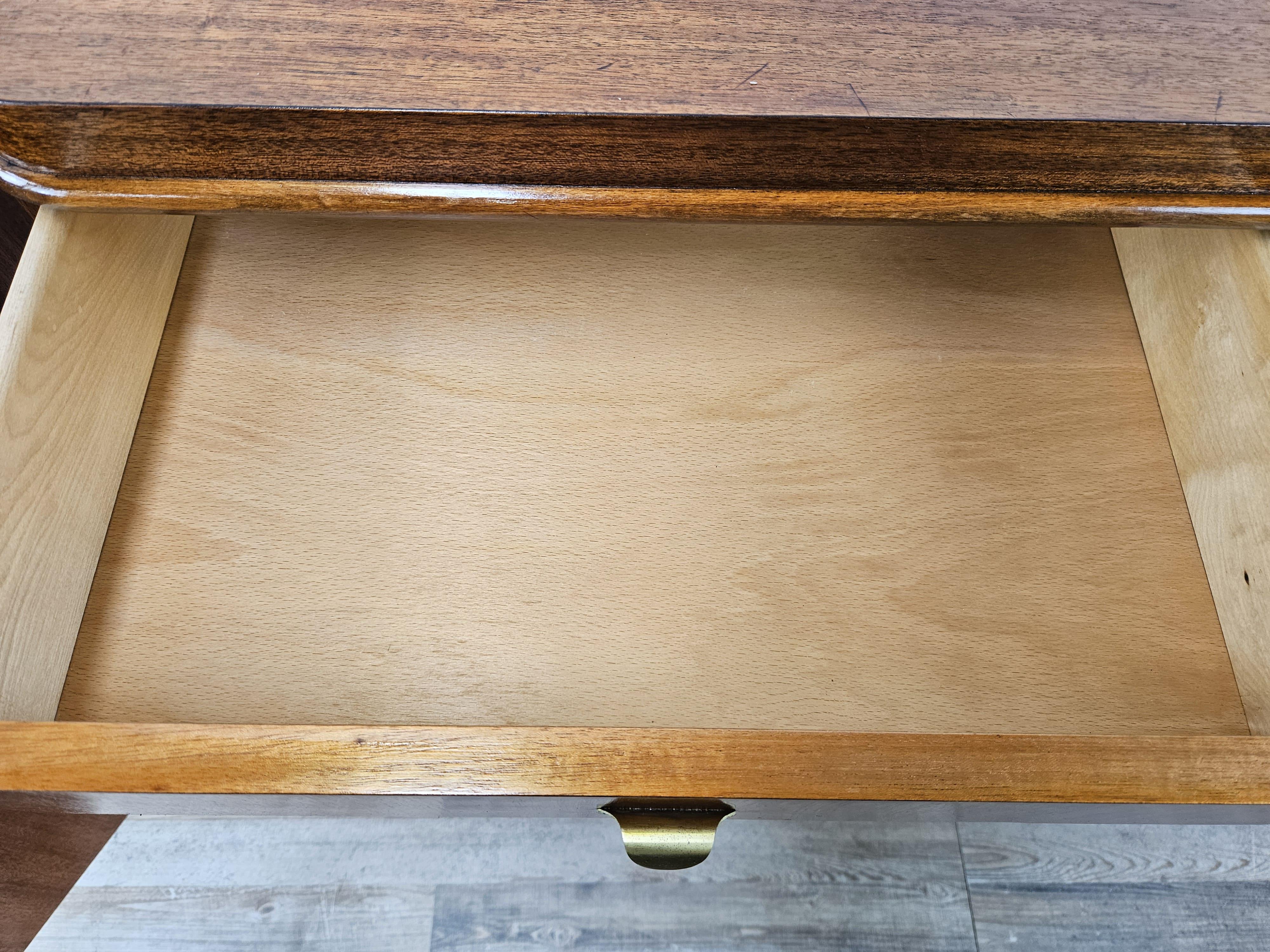 Credenza bassa anni '50 in piuma di noce con ripiani e cassetti interni in vendita 11