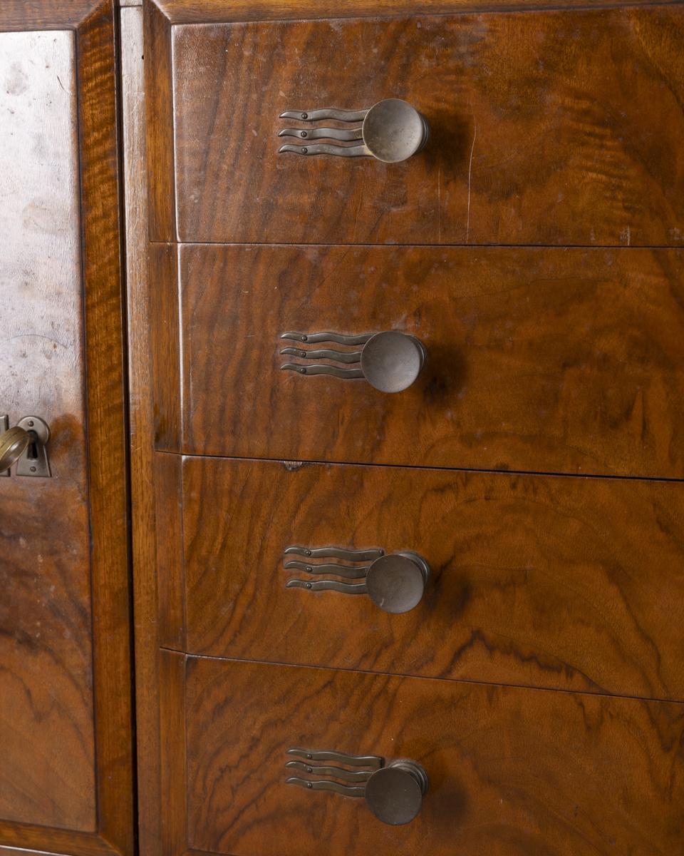 Laiton Buffet buffet vintage des années 1940 en bois de bruyère de conception italienne en vente