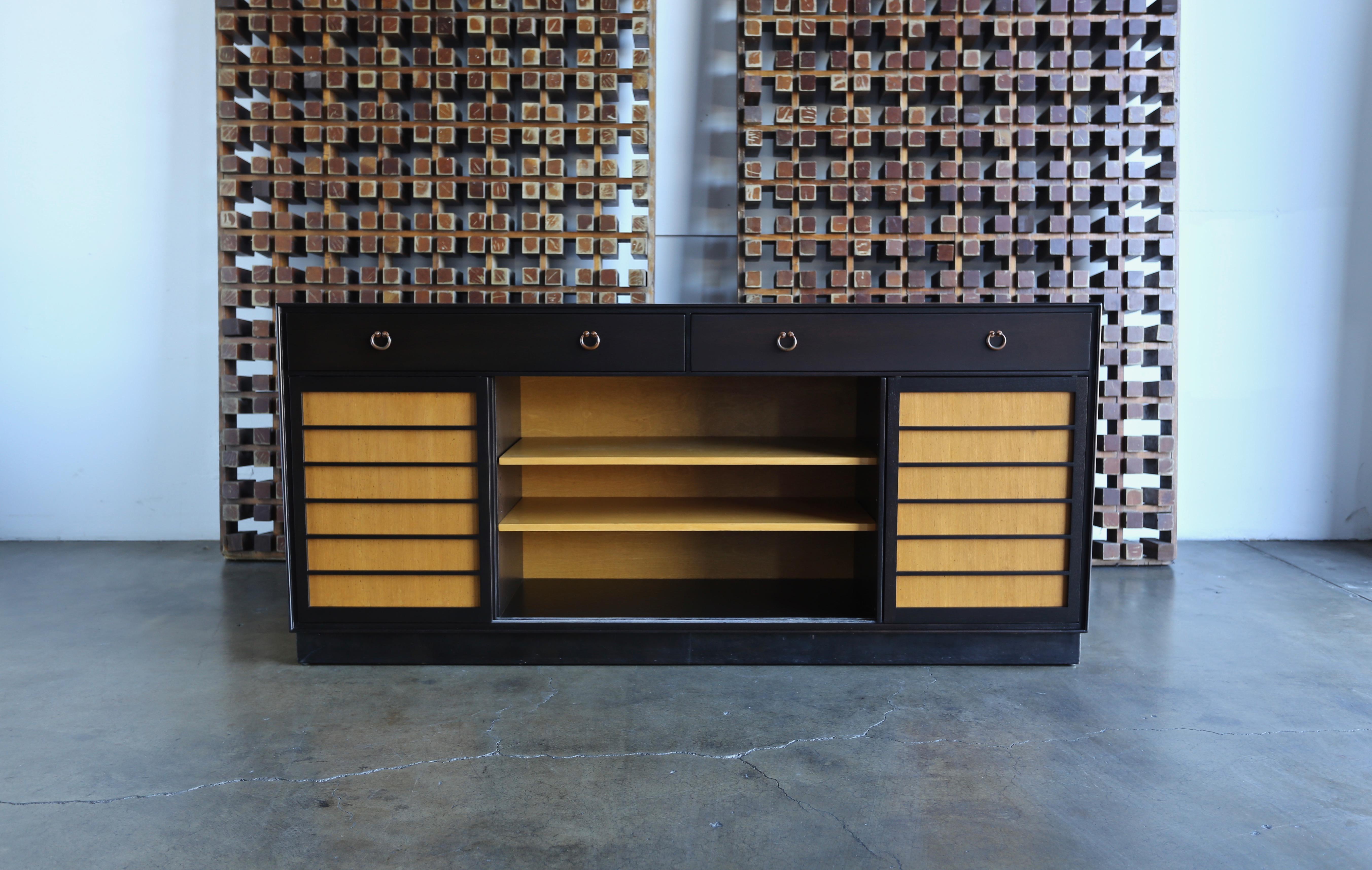 Credenza by Edward Wormley for Dunbar In Good Condition In Costa Mesa, CA
