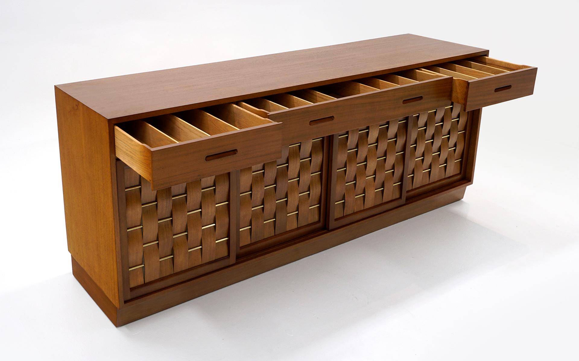 Credenza by Edward Wormley for Dunbar, Mahogany and Brass, Fully Restored In Good Condition In Kansas City, MO