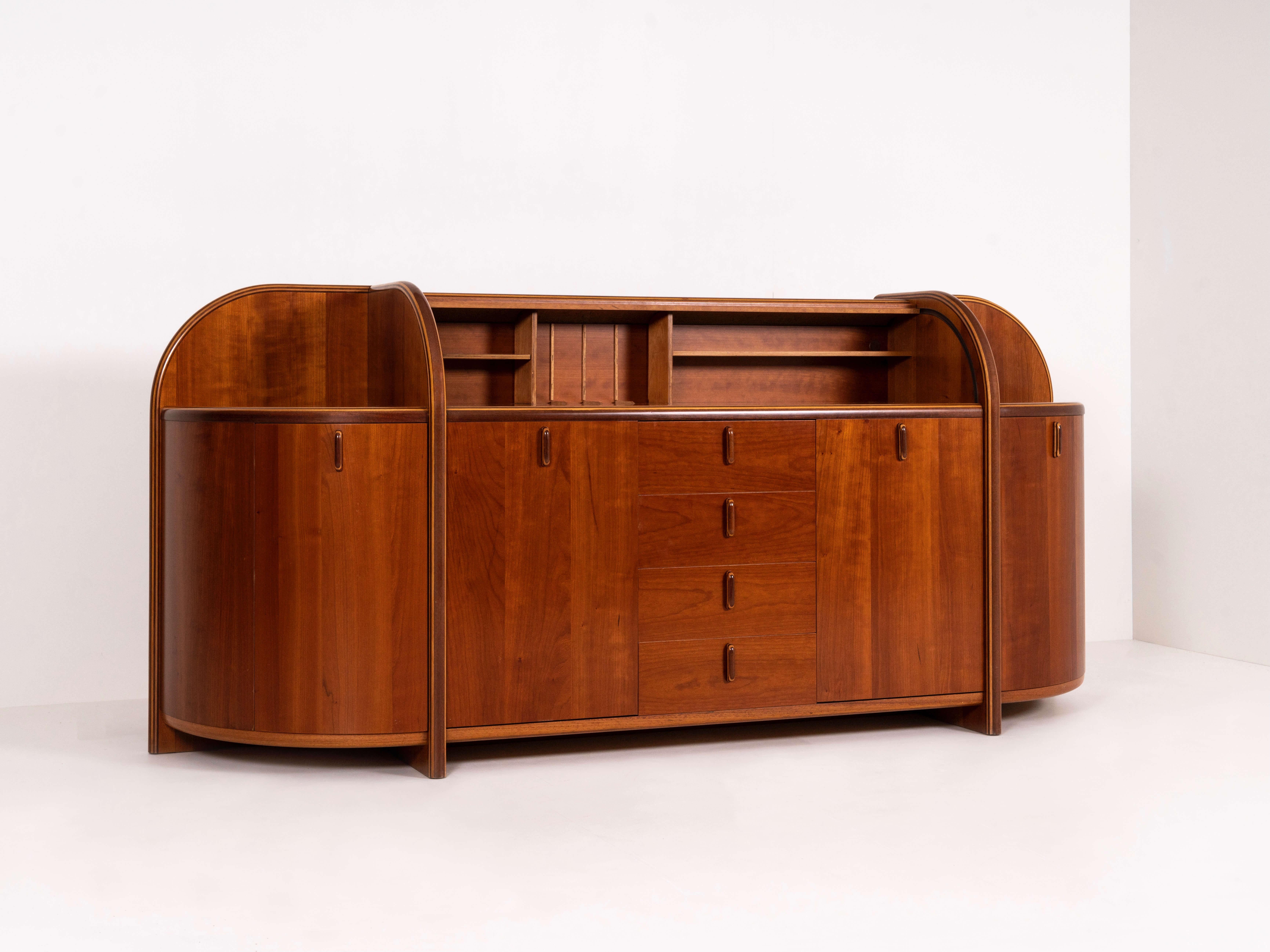 Impressive and Unique Credenza by Giovanni Offredi for Tosi from the 'Antologia Series' from Italy, 1970s. This credenza has an Art Deco style, however is from a later period. The design has round shapes on the edges and beautifully detailed