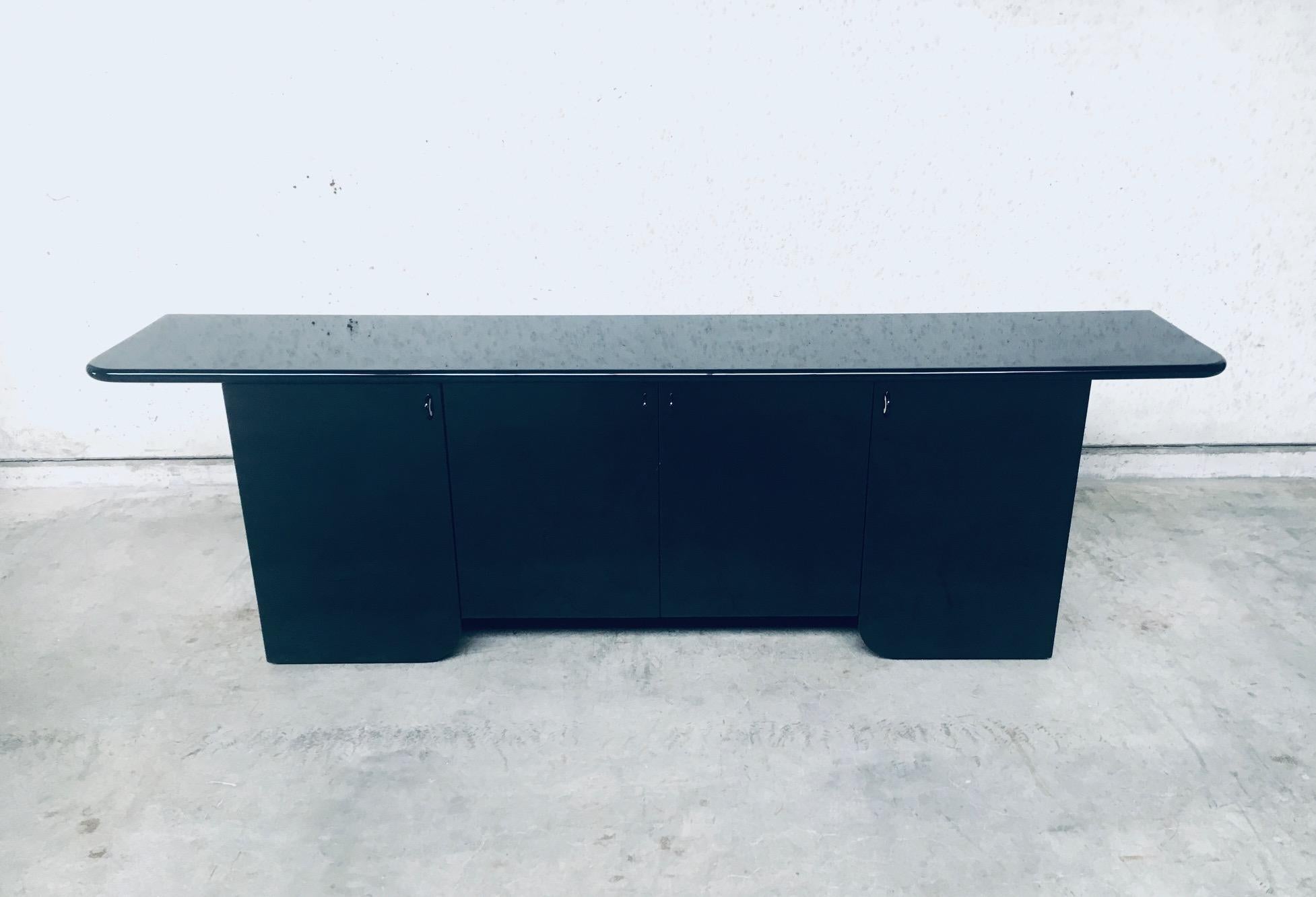 Credenza Credenza Credenza Credenza Credenza Credenza Credenza di Luigi Saccardo per Gasparello, Italia 1980. Dalla serie 